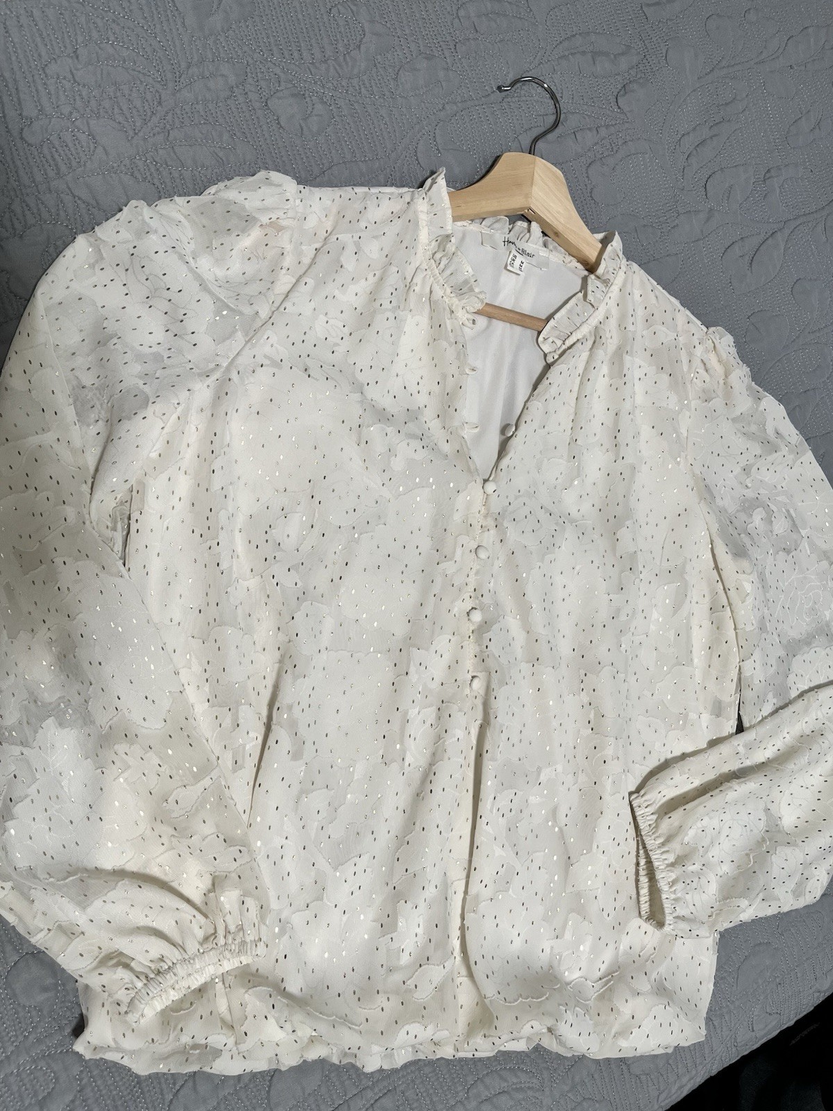 Haver + Blair London Cream Metallic Blouse Size M Ruffle Neck Lined