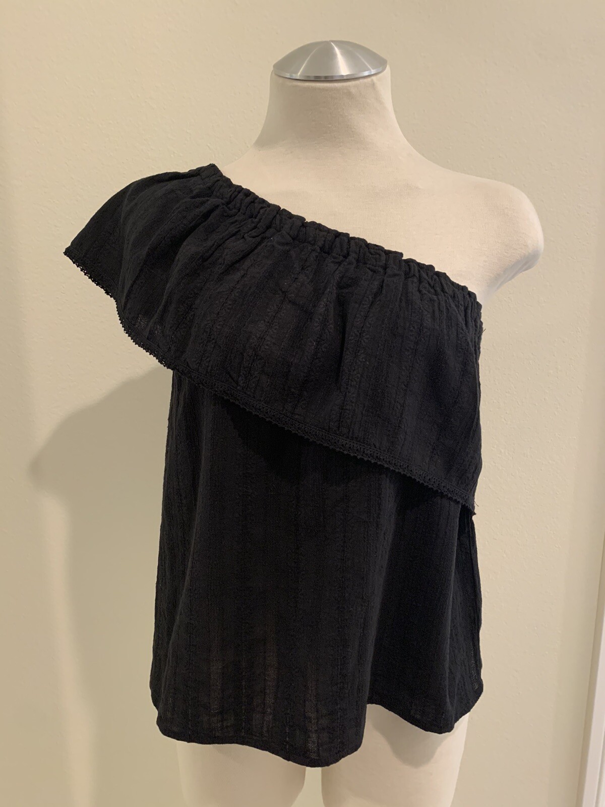 Bloomingdales BELTAINE Black One Shoulder Ruffle Top XS 0/2