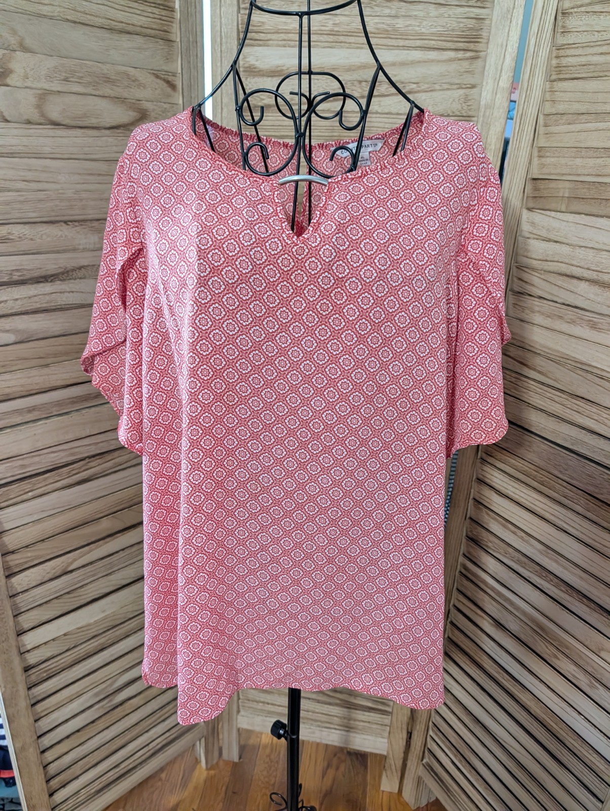 Counterparts XL Red & White Geometric Top With Keyhole Neckline