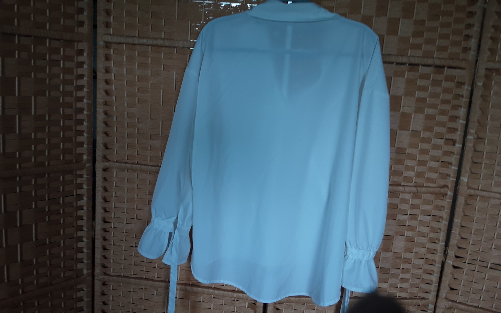 Preowned women unbranded Blouse white long sleeve w/ties Polyester size XL China