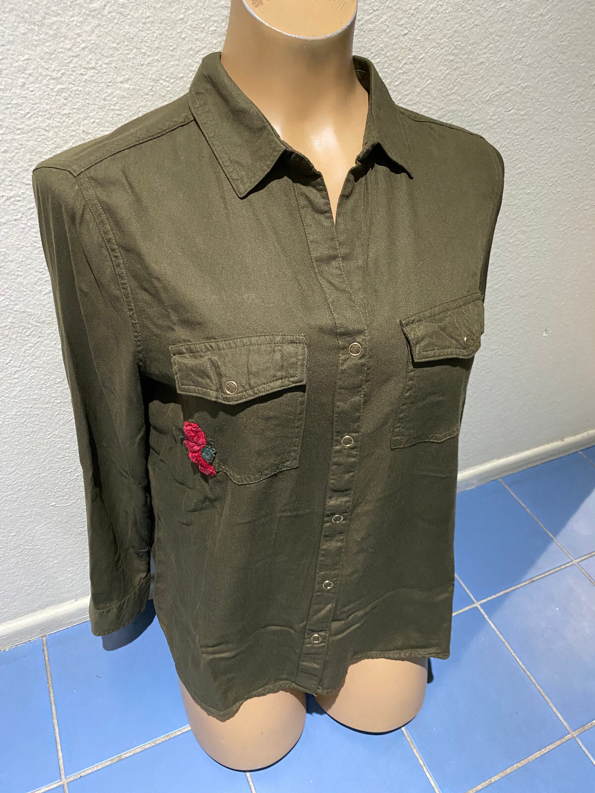 Rock & Republic Military Green Long Sleeve Button Blouse Shirt w/ Rose Womens XS