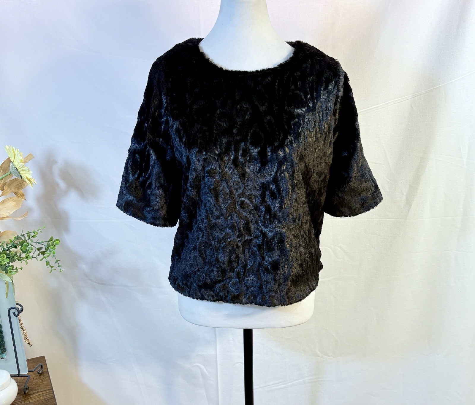 ♨️Bar Ill Black Faux Fur Cheetah Embossed Lined Cropped Top Sz Medium💛