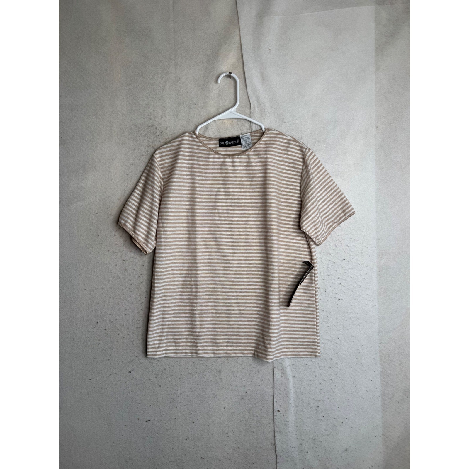 NWT Sag Harbor Womens Putty White Striped Short Sleeve Crew Neck Top Size M 8614
