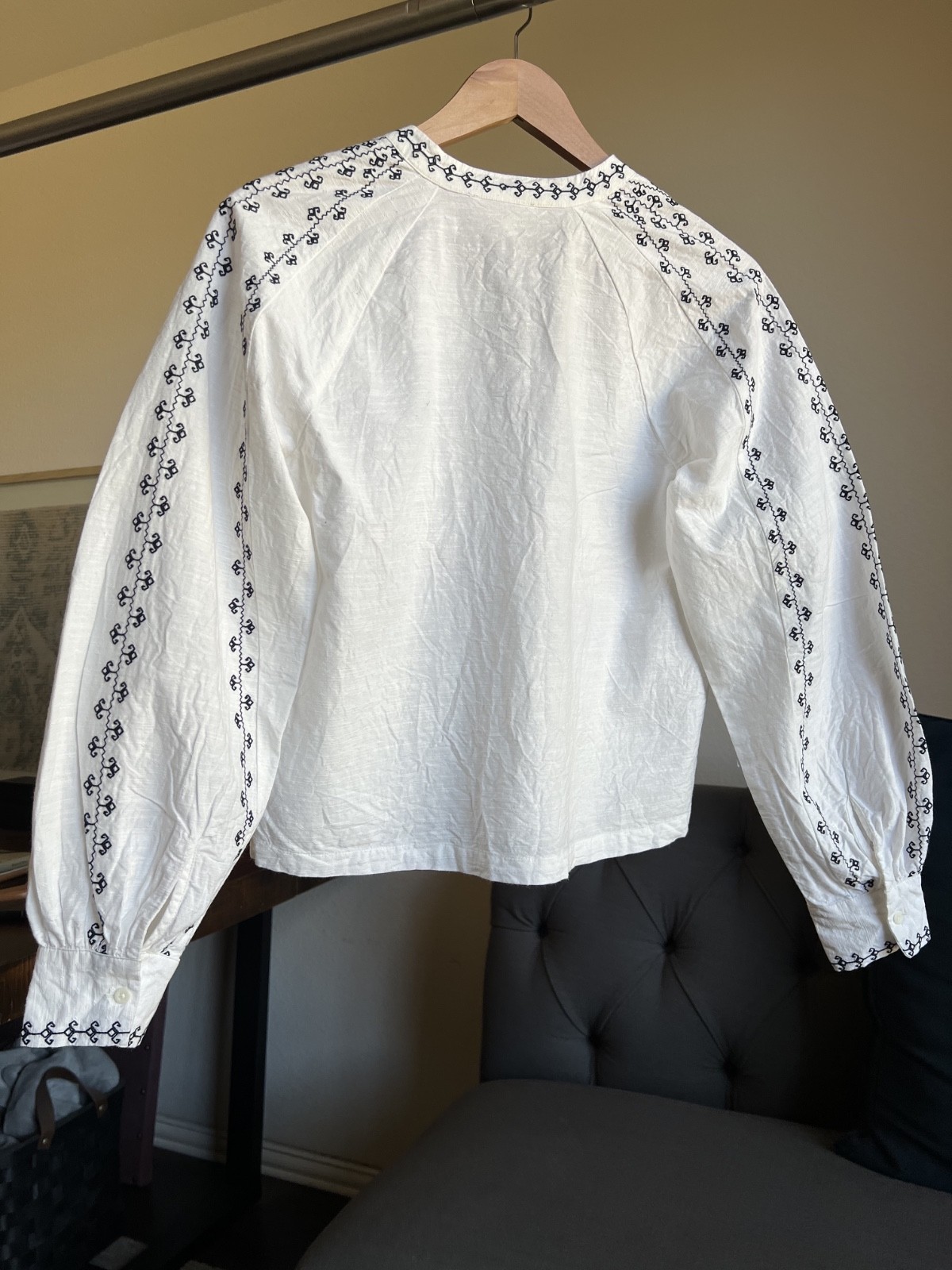 Treasure & Bond V-Neck Embroidered Top Size XS