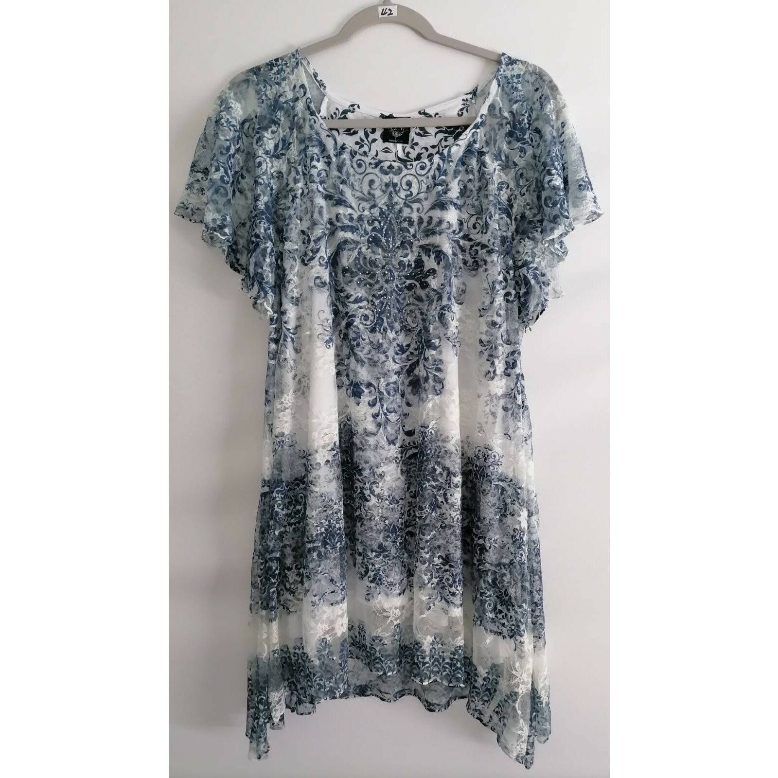 NWT Cal Style Womens Tunic White Damask Stretch Flutter Sleeve Studded L