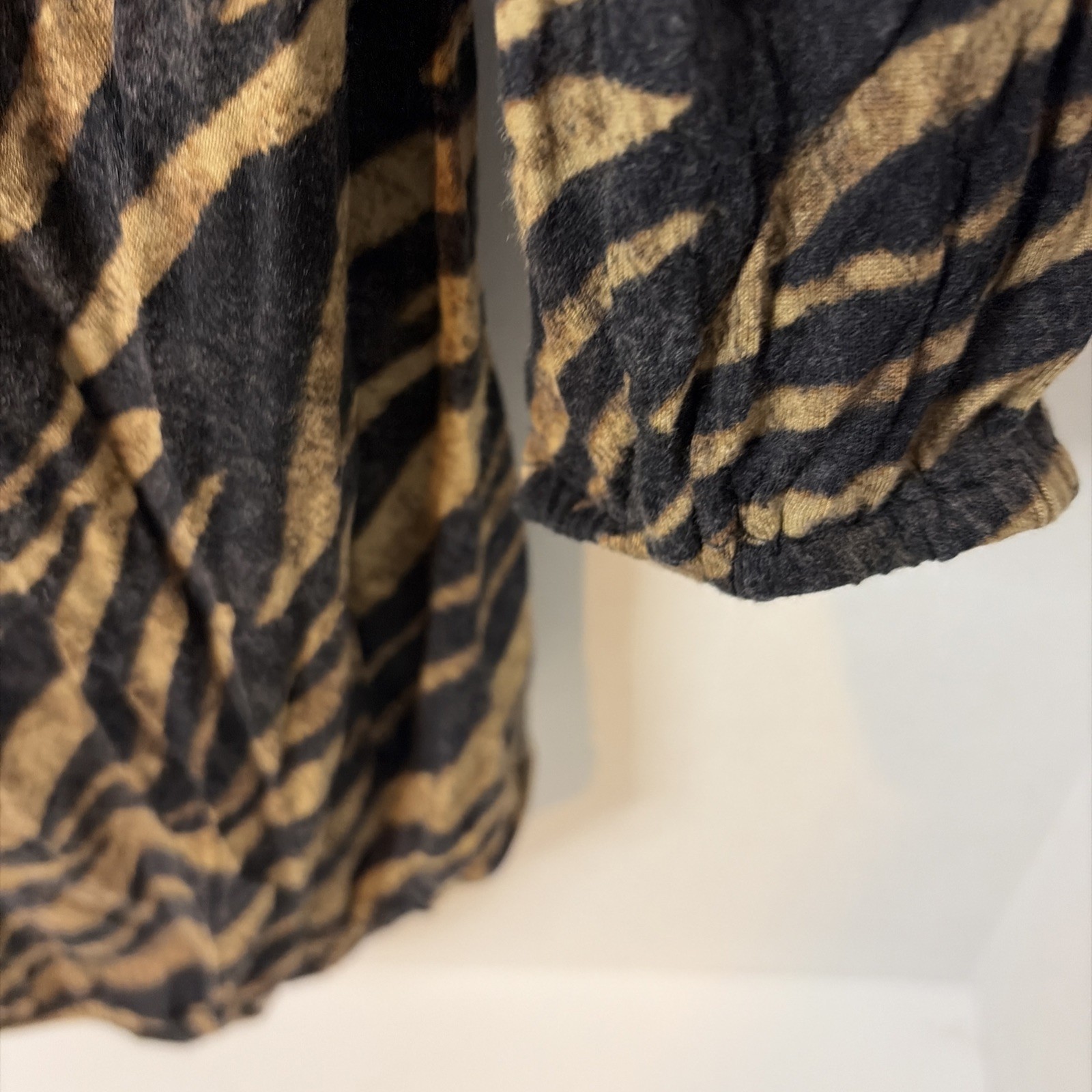 Michael Kors 3/4 Sleeve Tunic Stretchy Black & Gold Zebra Print Blouse EUC L