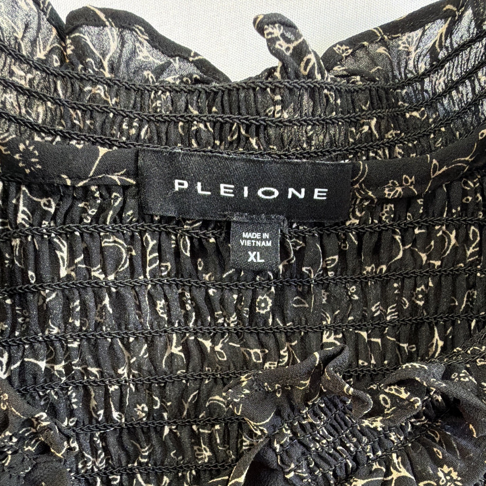 Pleione Women’s Black/White Floral Chiffon Smocked Mock Neck Puff Blouse XL