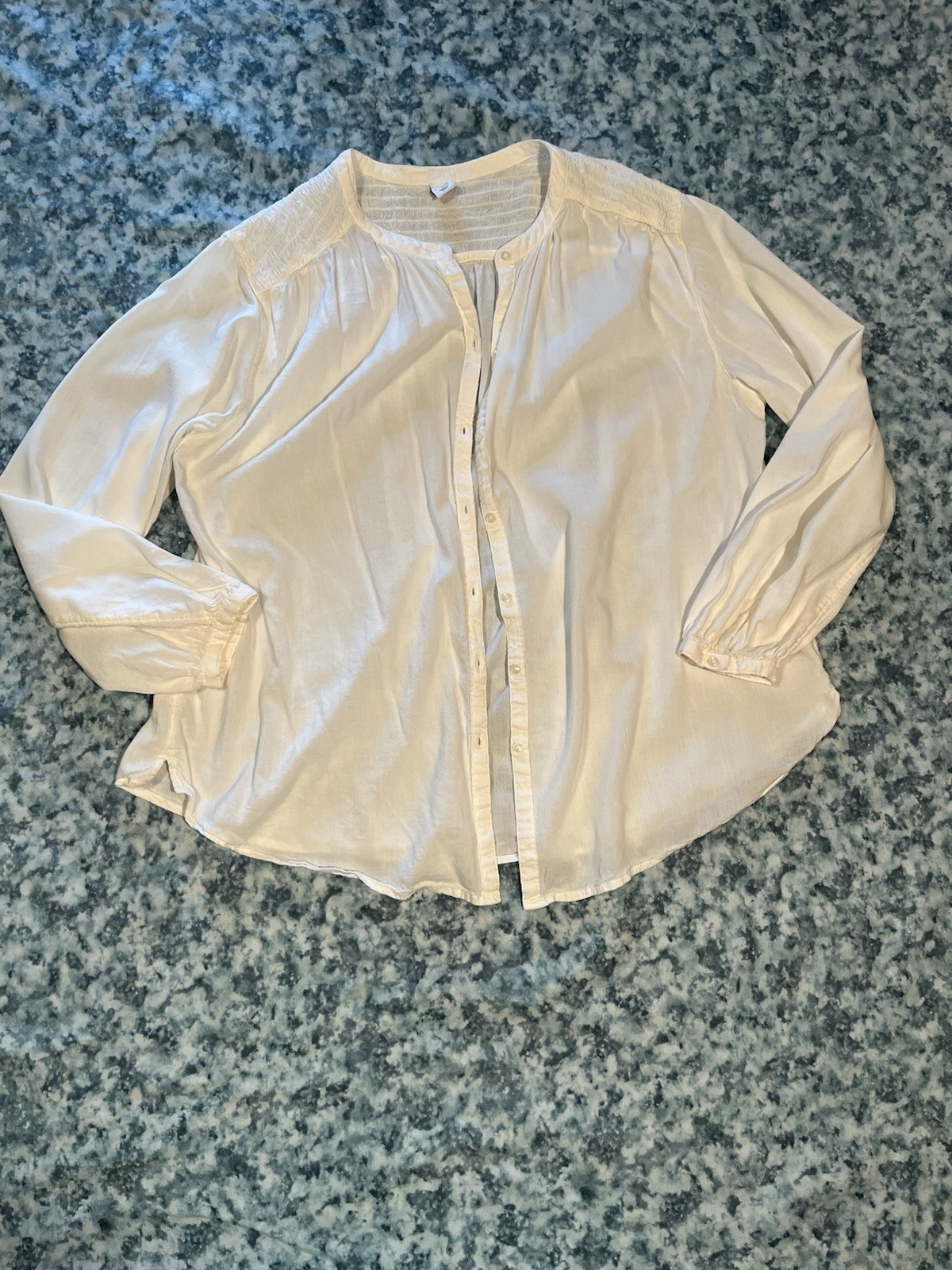 Old Navy Women’s White/Cream Solid Collared Button Front Smocked Yoke Blouse S