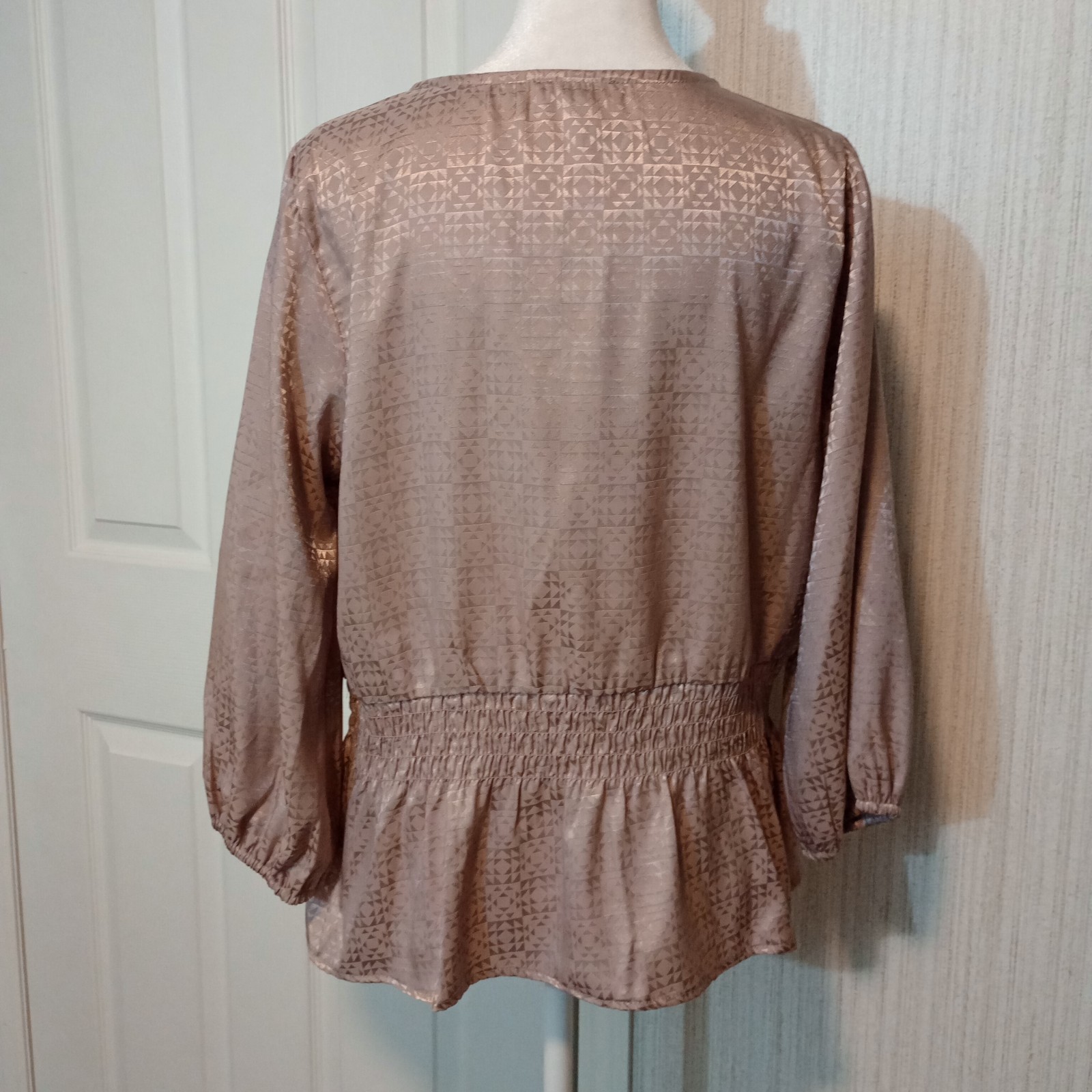 AUW Women’s Size M Satin Top Beige Aztec Elastic Waist & Wrists 3/4 Sleeve LNC