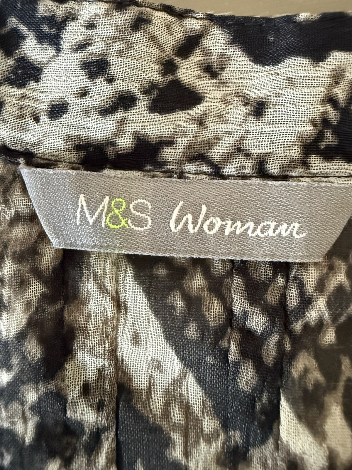 Beautiful M&S Embellished Jewelled Snake Print Blouse – Size 18 – Immaculate