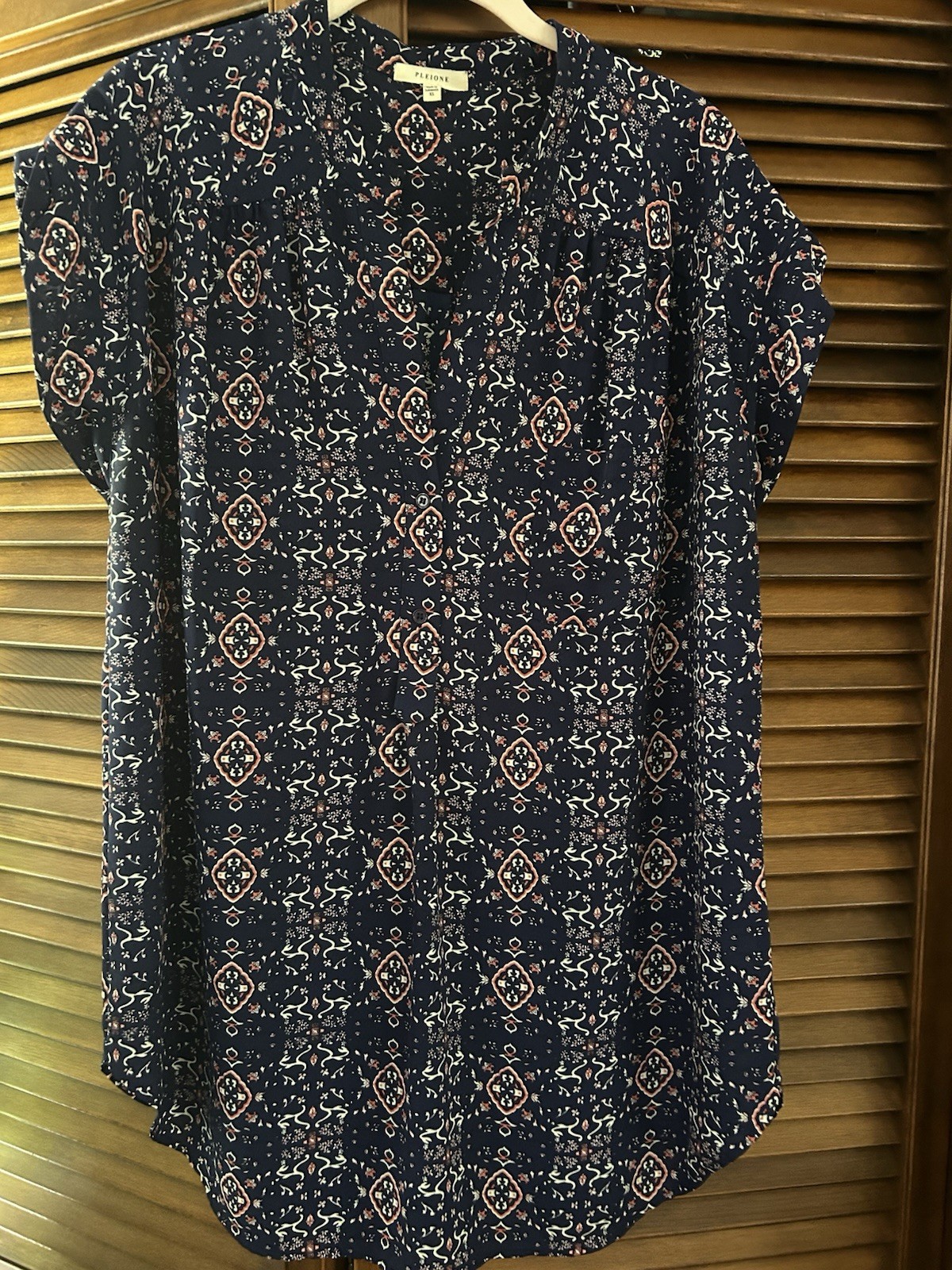 Pleione Blouse Shirt Women Sz XL Multi Color on Navy V Neck Short Sleeve NWOT