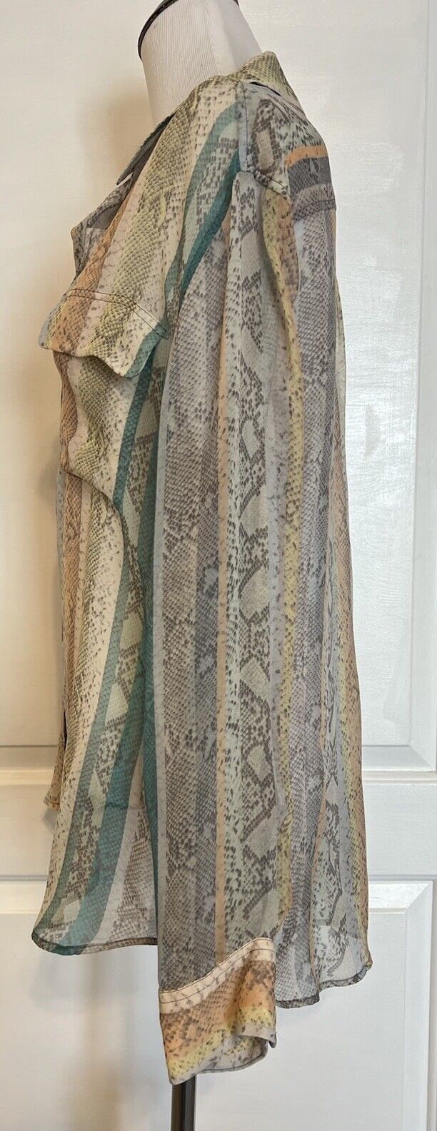 EQUIPMENT FEMME 100% Silk Snake Print Sheer Long Sleeve Button Blouse Designer M