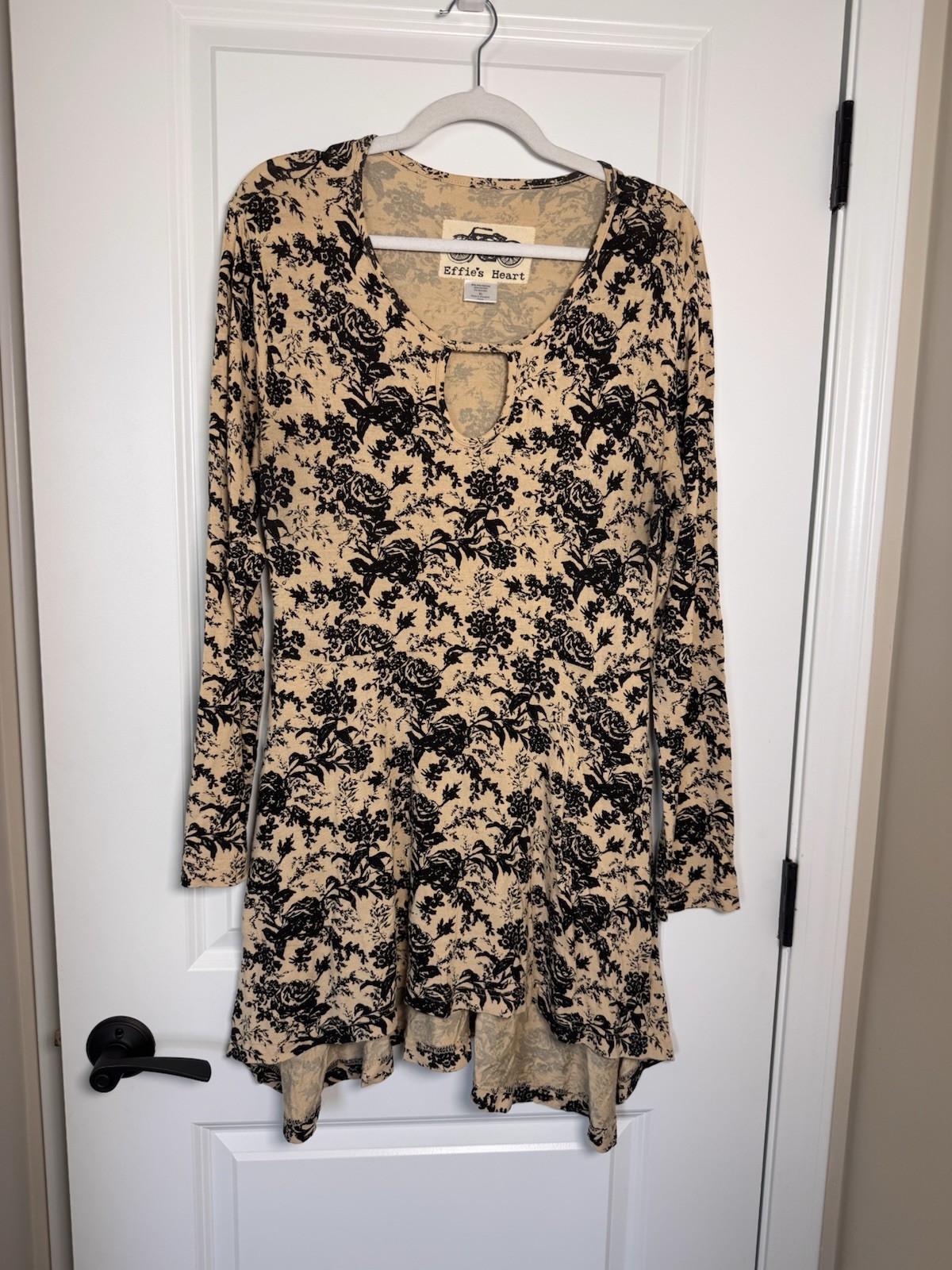 Effie’s Heart Women’s Tunic In Beige With Black Floral Print Size XL