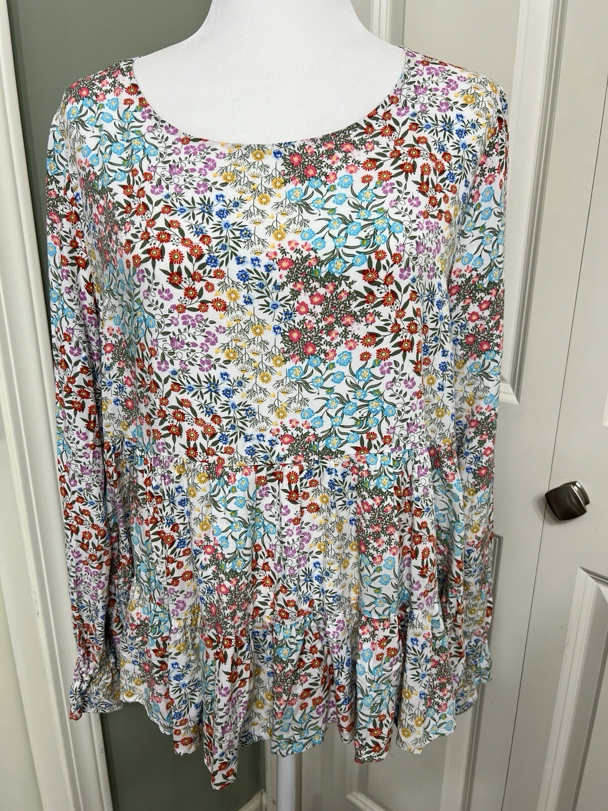 Jane and Delancey Ruffle Floral Bell Sleeve Top Blouse Large L-27”Pit2Pit 22.5”