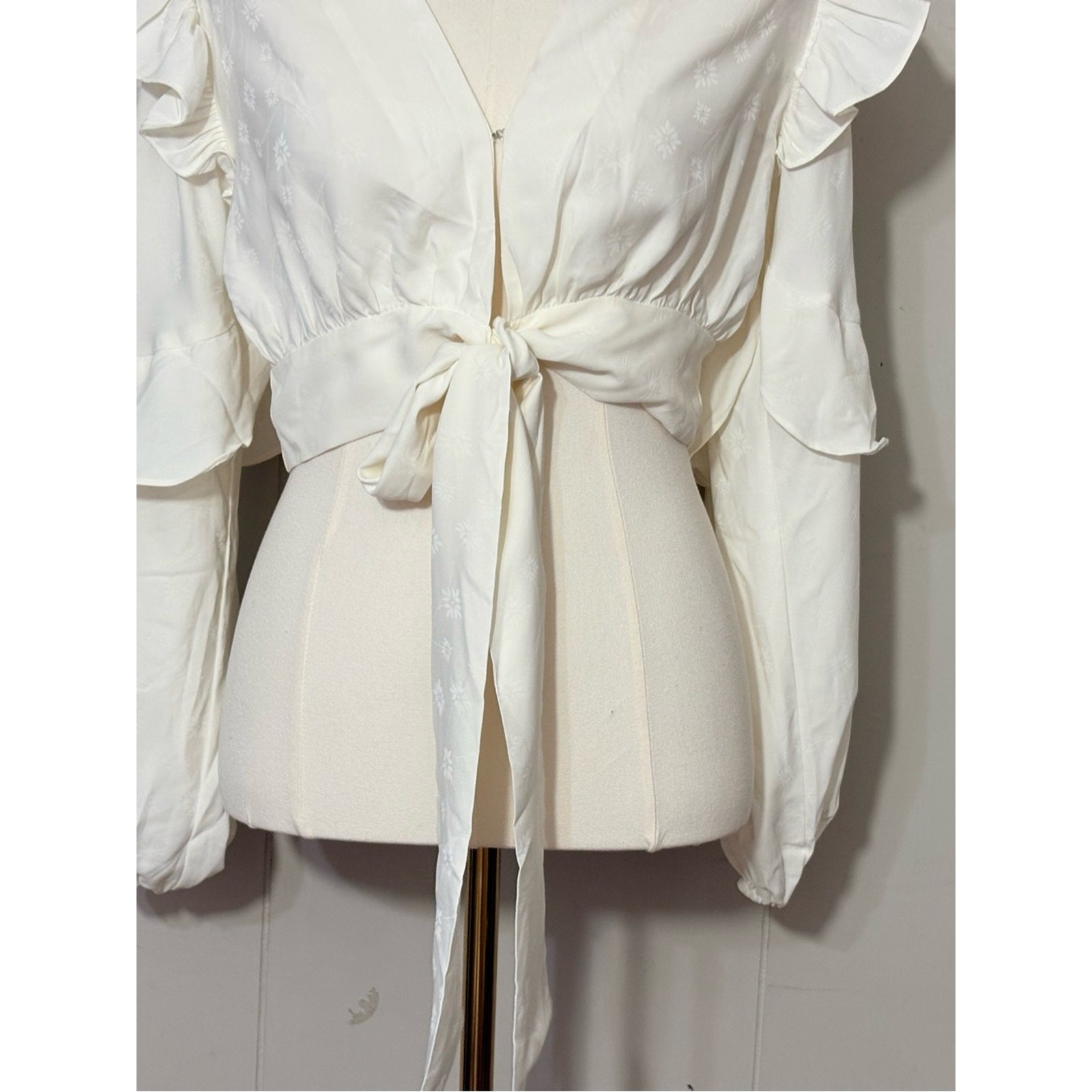 Line & Dot Sonia Ruffle Blouse White Tie Front Crop Top Size M NWT