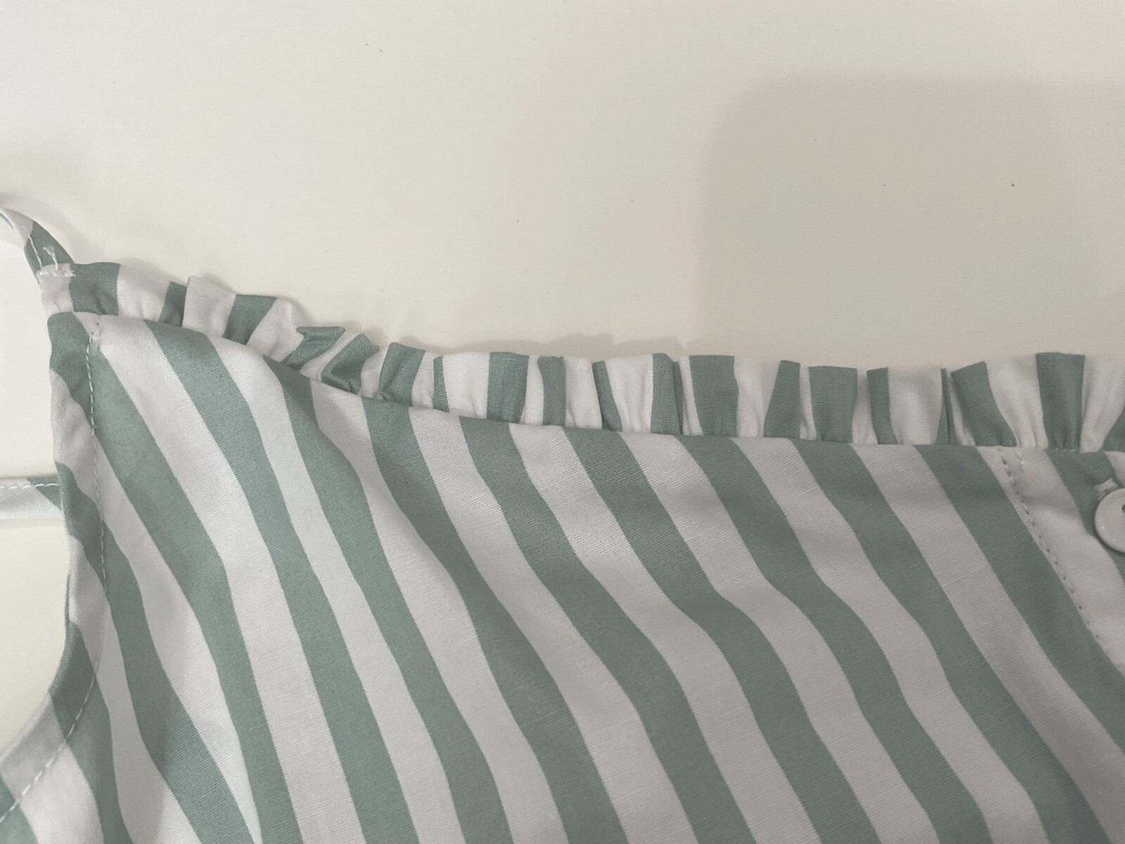 The General Good Spaghetti Strap Green And White Top Size Large Ruffle Feminine
