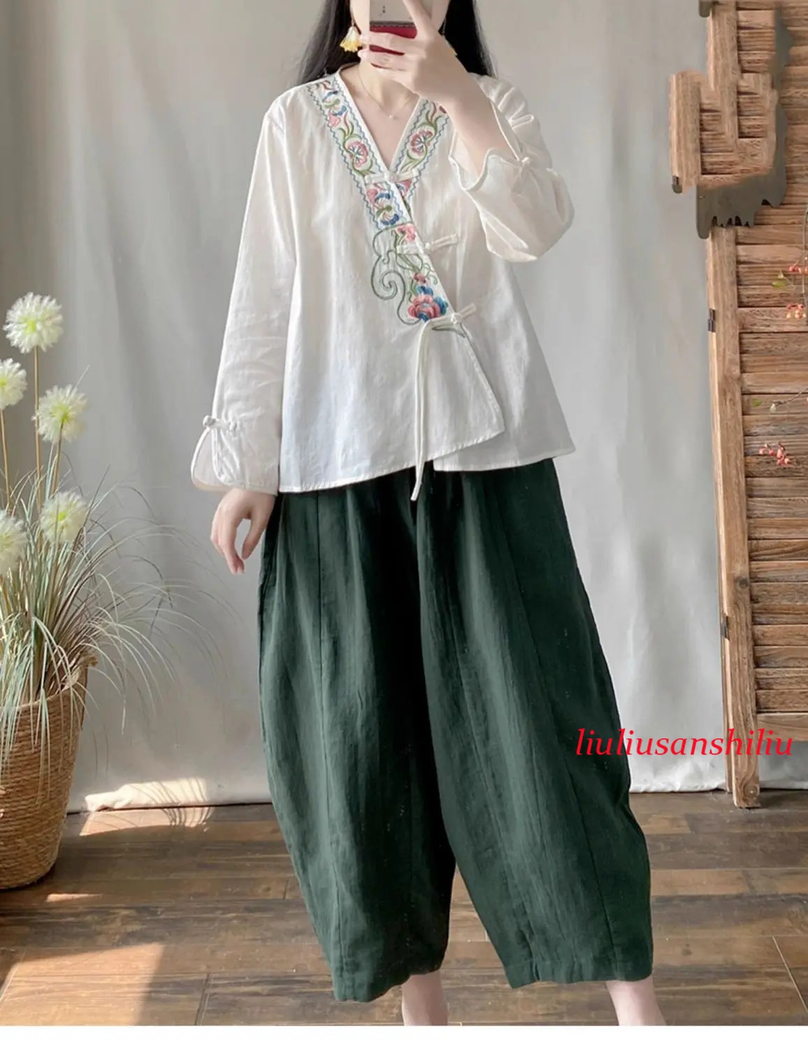 Retro ChineseStyle Embroidered Shirt Hanfu Women Cardigan Short Top Qipao Blouse