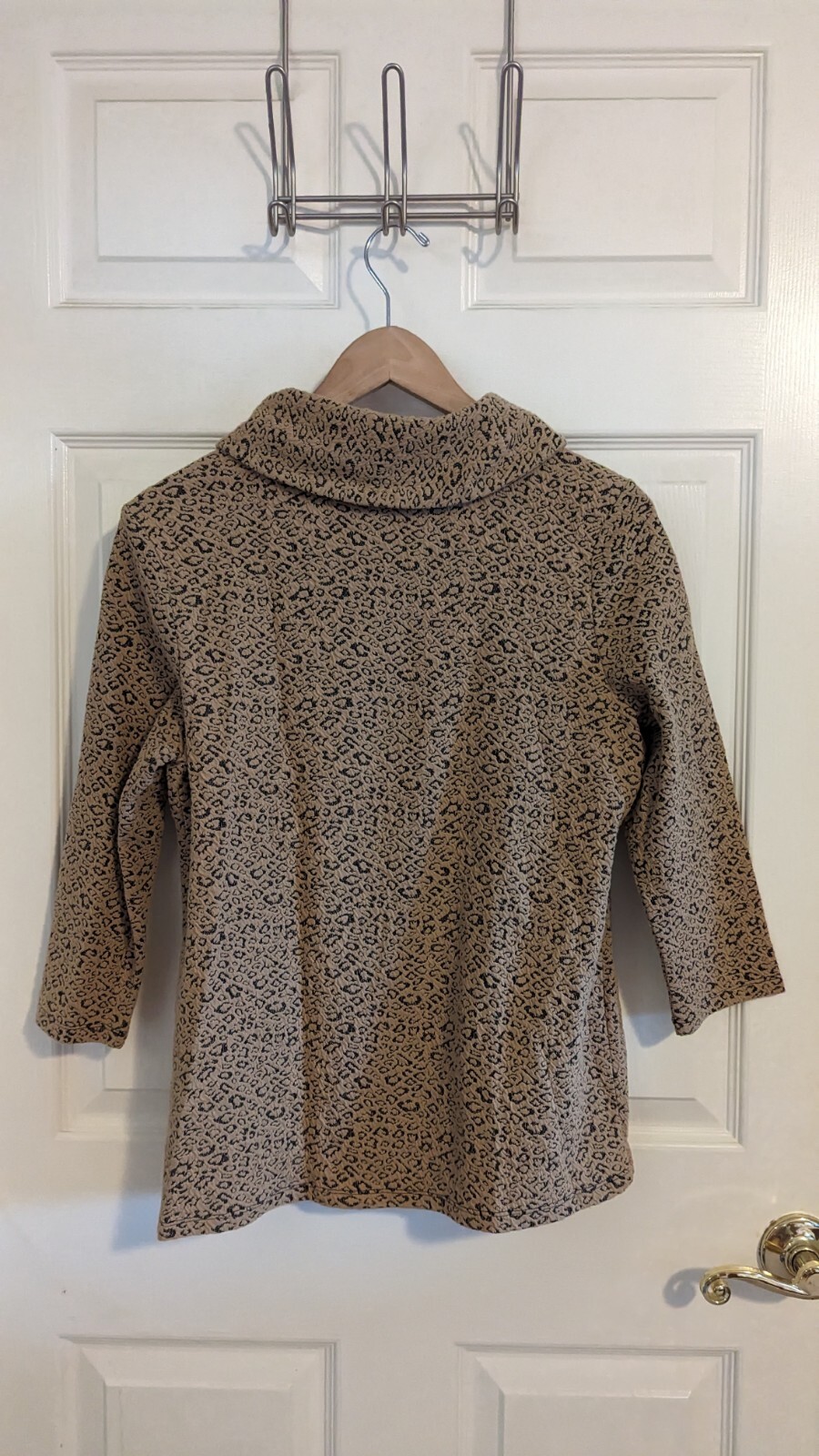 Chico’s Women Size O Turtle Neck leopard print Textured Sweater 3/4 Sleeves