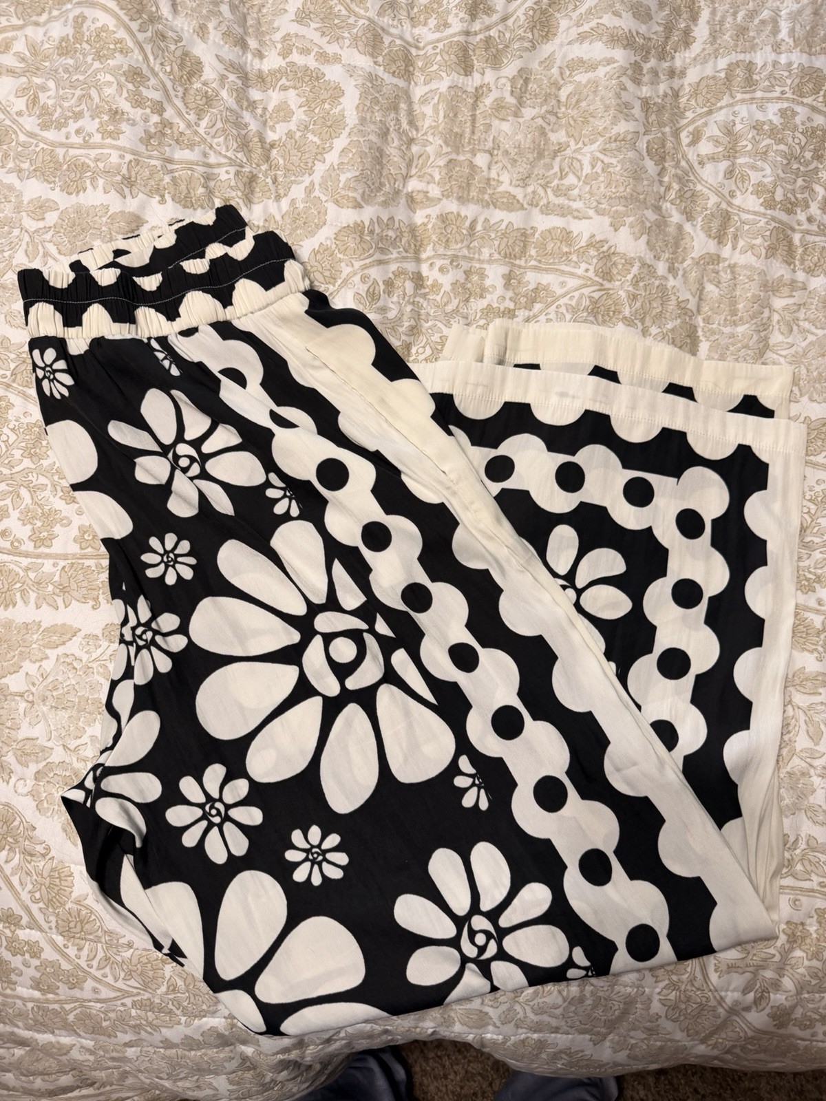 Rose + Olive Black/White Floral Smocked Beaded Strap Square set size L