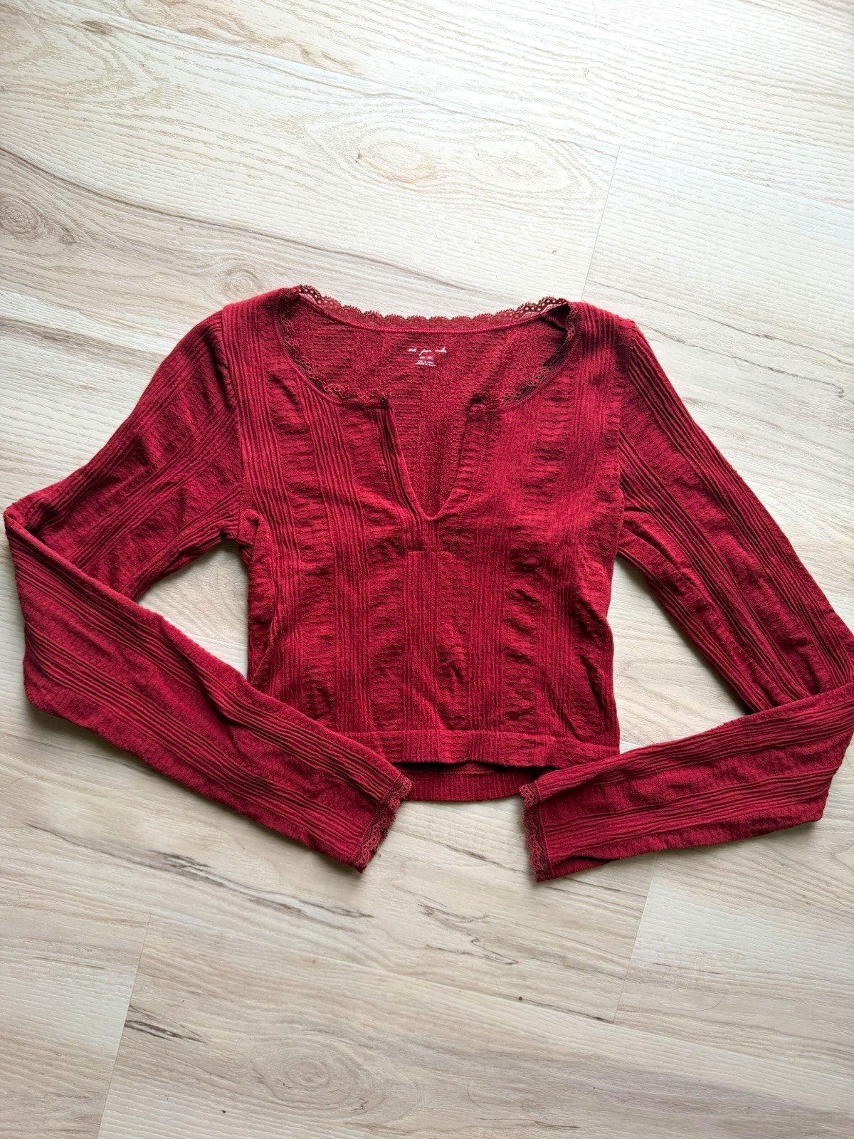 Out From Under Red Solid Knit V-Neck Long Sleeve Cropped Lace Top Women’s M/L