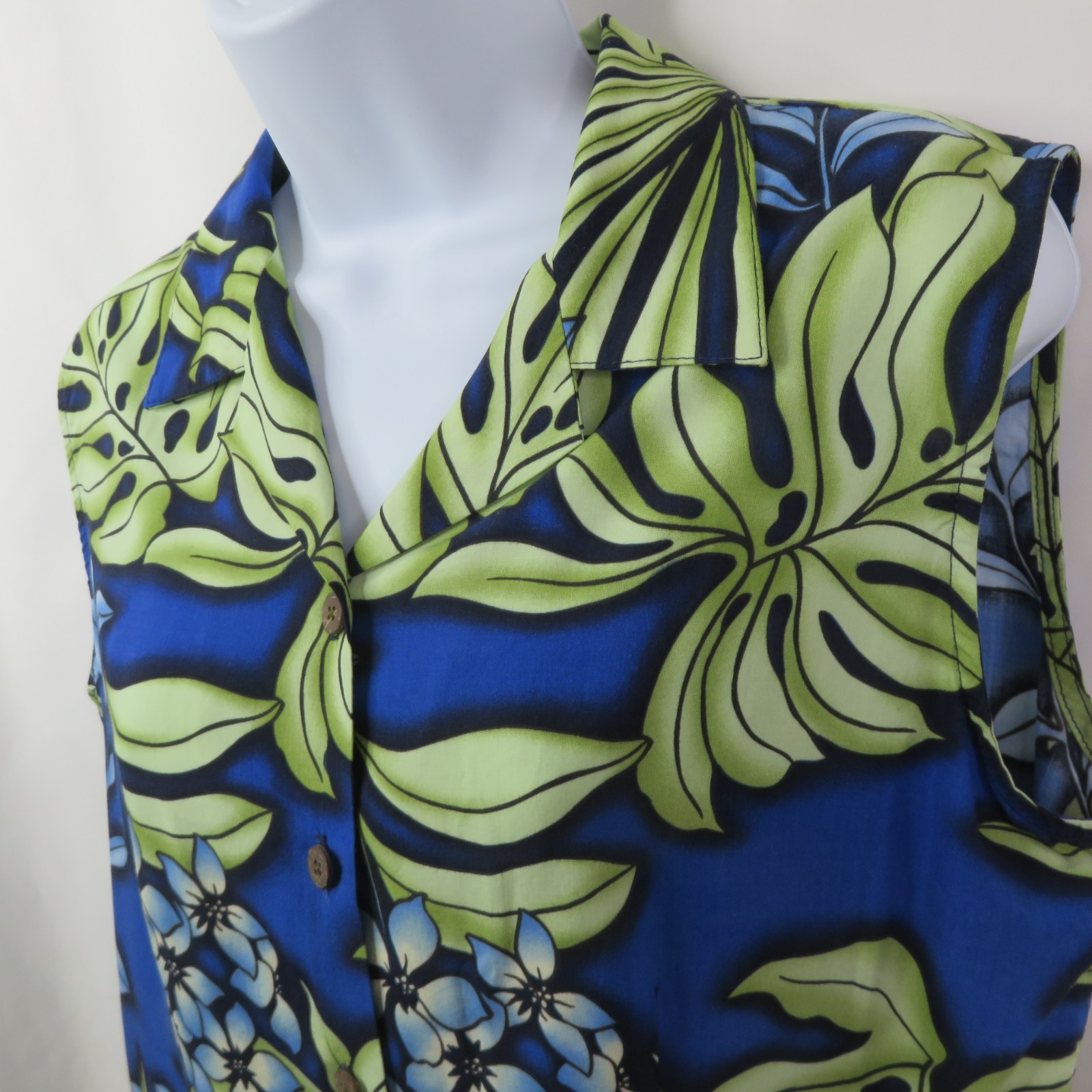 Bishop Sr. Hawaiian Shirt Womens M? L? Fitted Sleeveless Blouse Top Blue Floral
