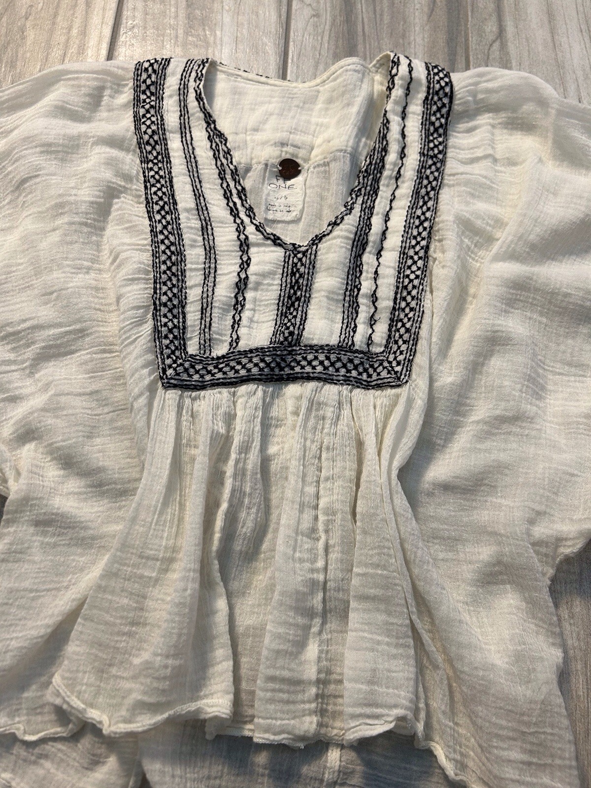 100% Cotton White Blouse Black Embroidery Puffy Sleeves Crop XS Boxy Boho