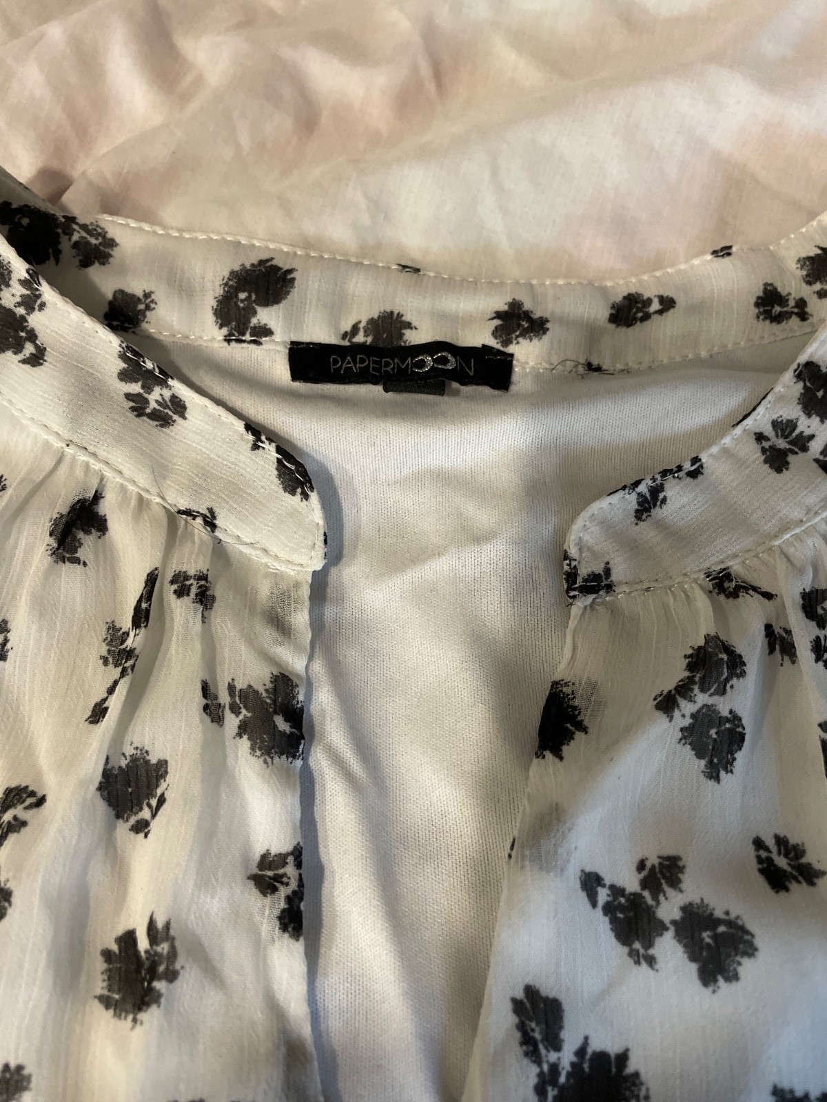 1X WOMENS WHITE FLORAL PATTERN SHEER PULLOVER PAPERMOON BLOUSE L030