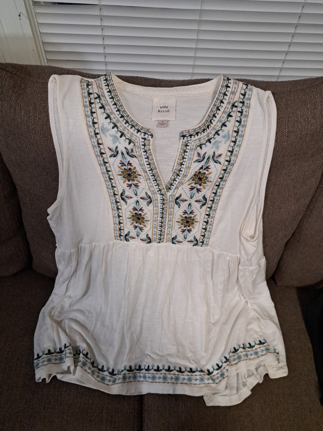 Solitaire Women’s Embroidery Trim Sleeveless Shirt Size L with a misc top.