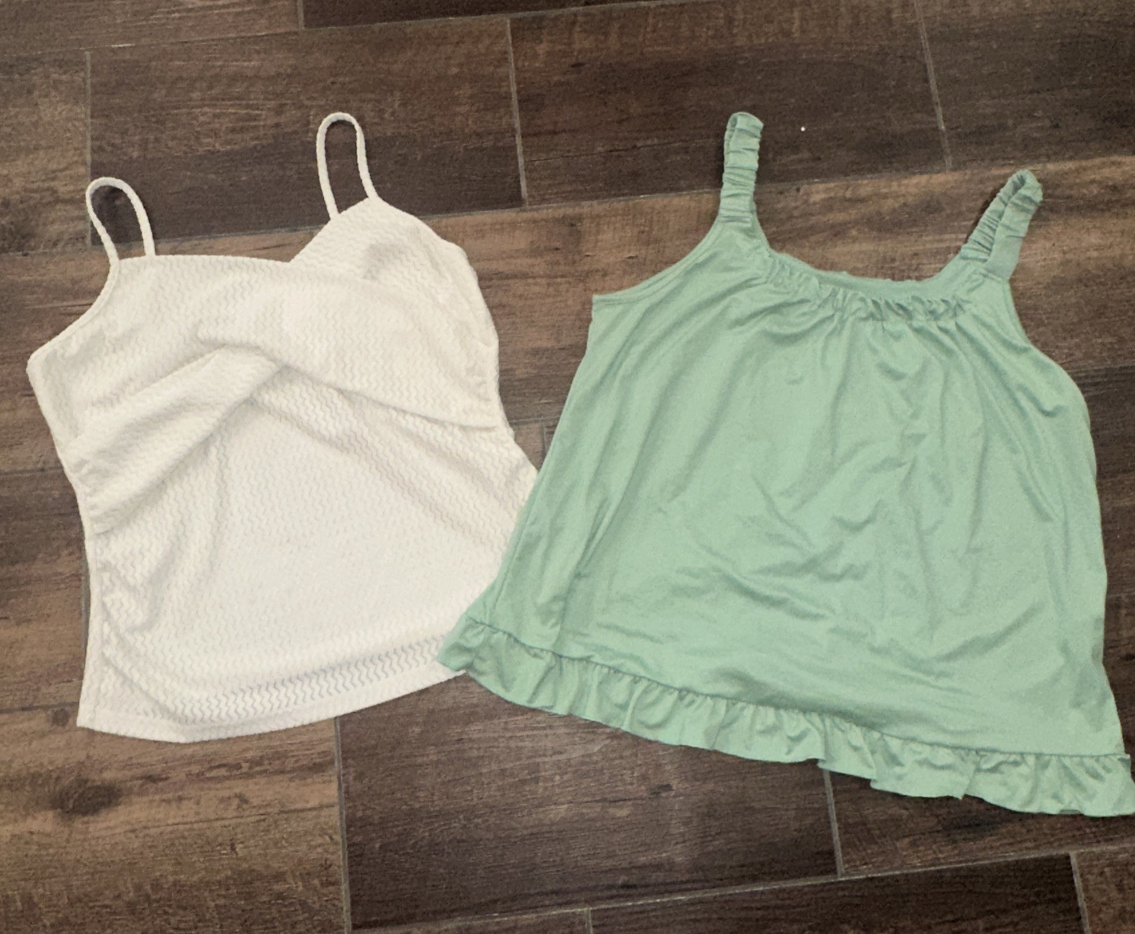 Women’s Sleeveless Summer Tops & T-shirt Lot Size XL-1xL Mixed Brands, 14 Items
