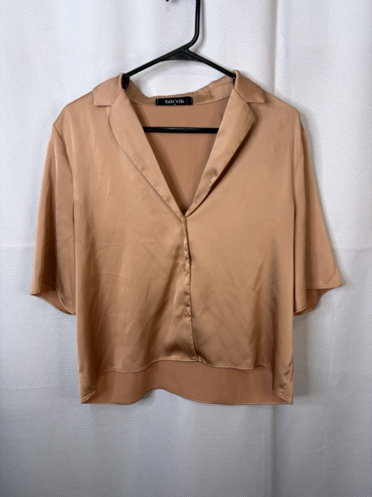 Fab’rik Women’s Top Silk Blend Short Sleeve Button Up size Medium