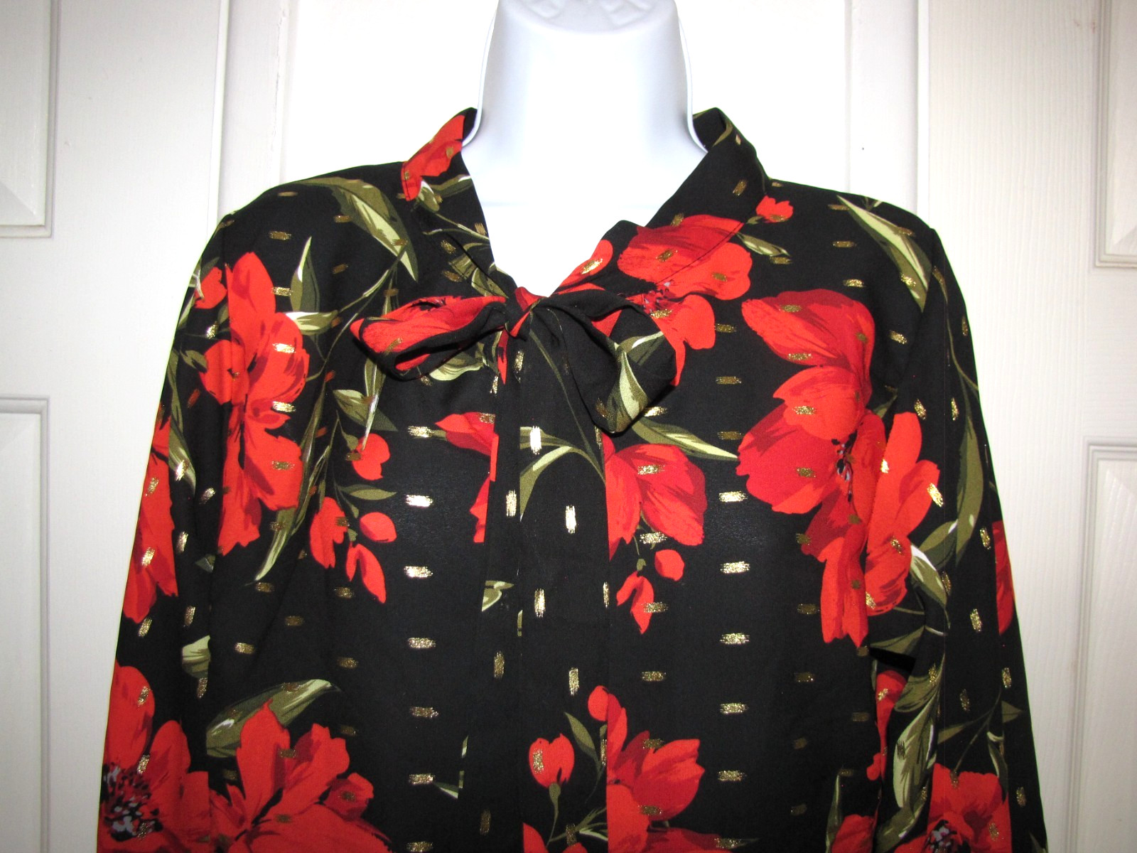 Red/Black Floral High-Neck-Tie-Bow Long Sleeve Blouse Metallic accents Wm S