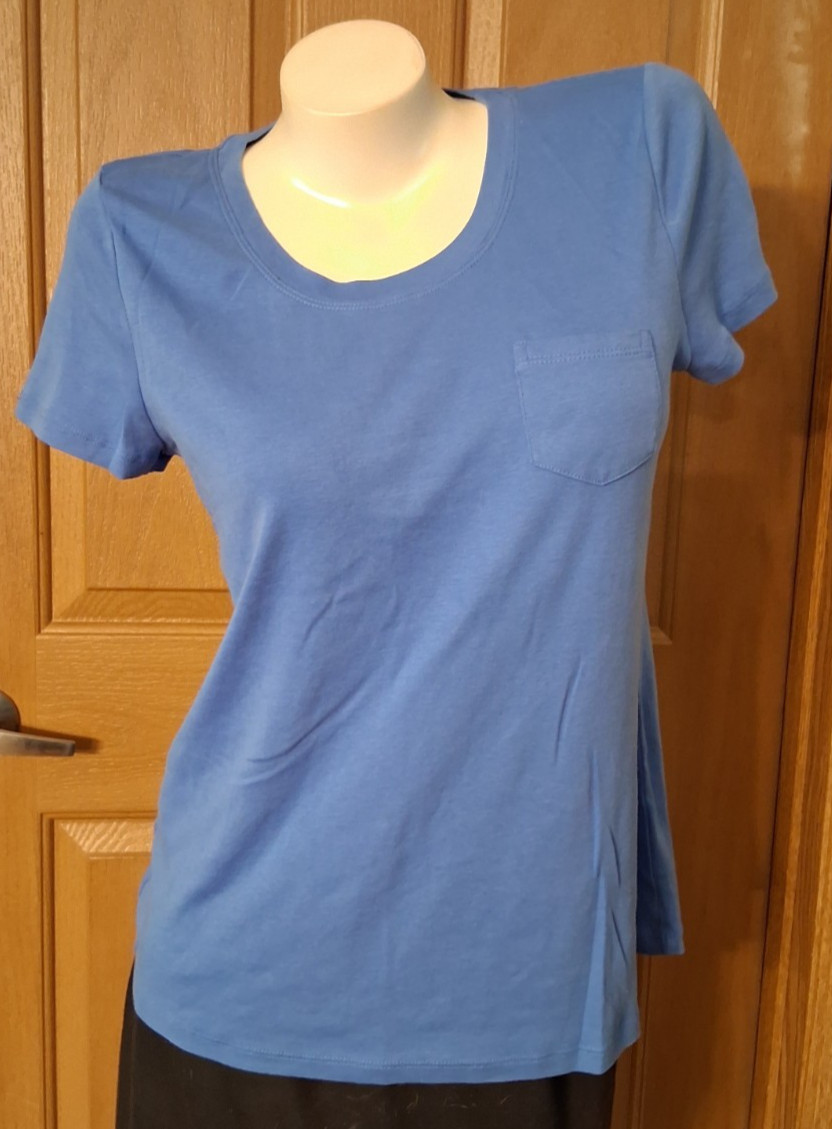 Talbot’s Plain Blue Tee With Pocket and Short Sleeves Misses Size L