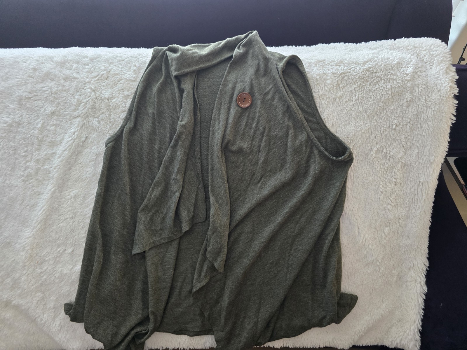 Bobeau Olive Sleeveless Scoop Neck Button Accent Women’s Top Size M