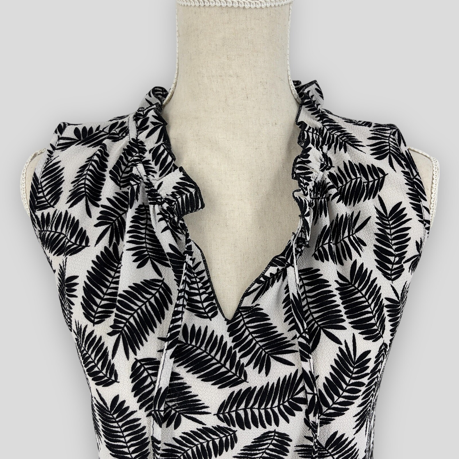 Jon Anna Contemporary Womens Small Black White Leaf Print Sleeveless Tank Top