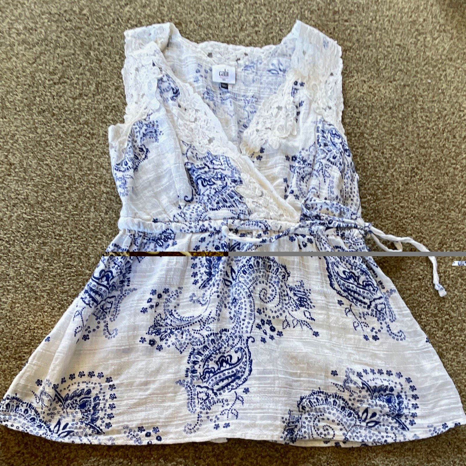 CAbi XS White/Blue Paisley V-Neck Sleeveless Blouse Lace Trim Tie Waist