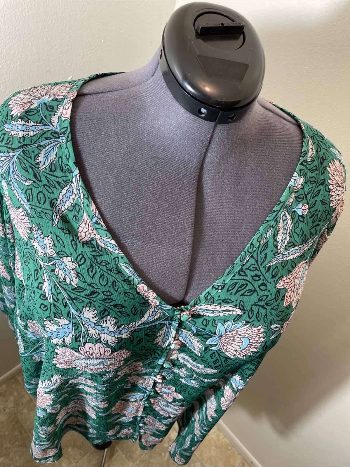 TORRID Women Plus Size 3X Green Floral Metallic V Neck Long Sleeve Blouse