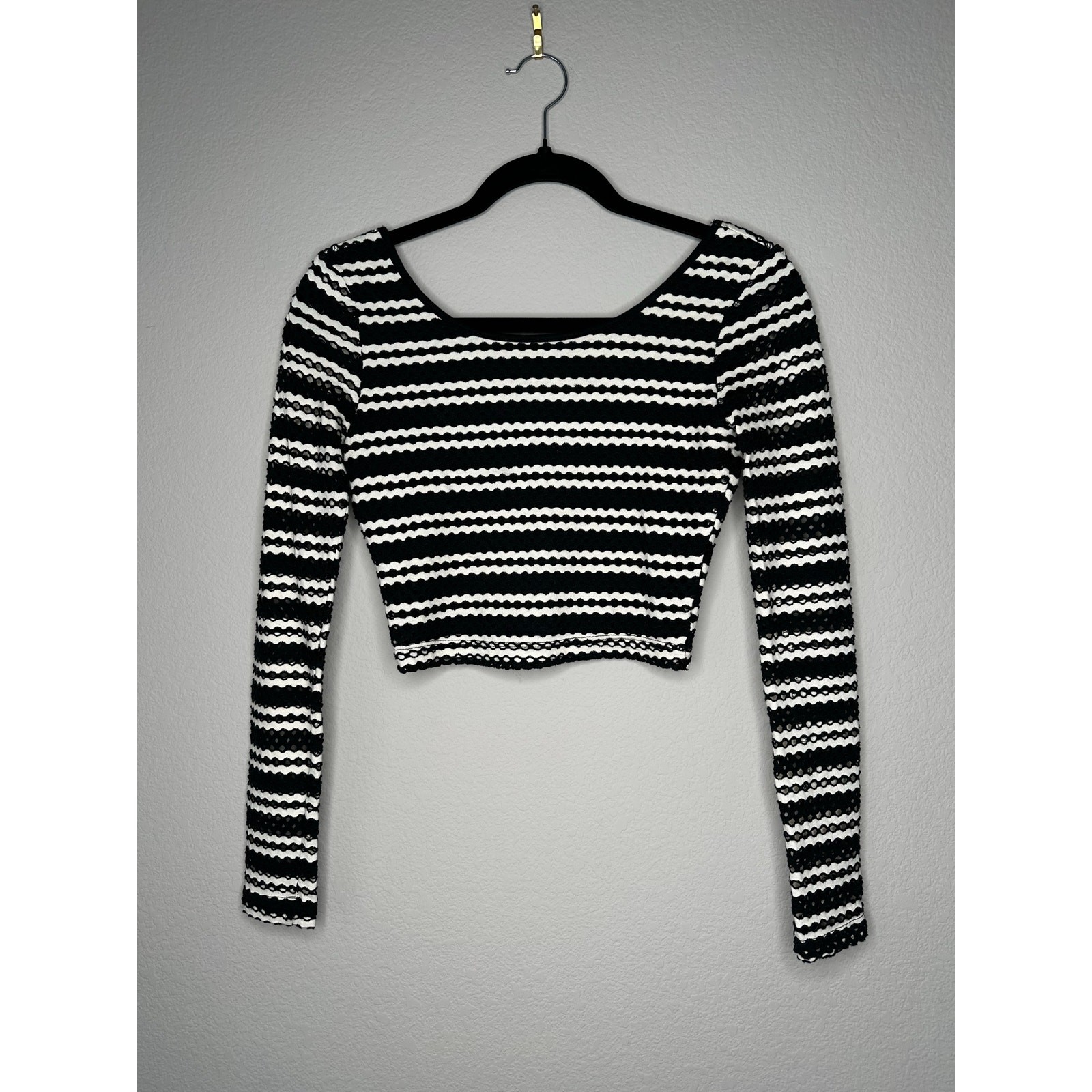 AQUA Long Sleeve Embroidered Black White Stripe Cut Out Crop Top Womens Size XS