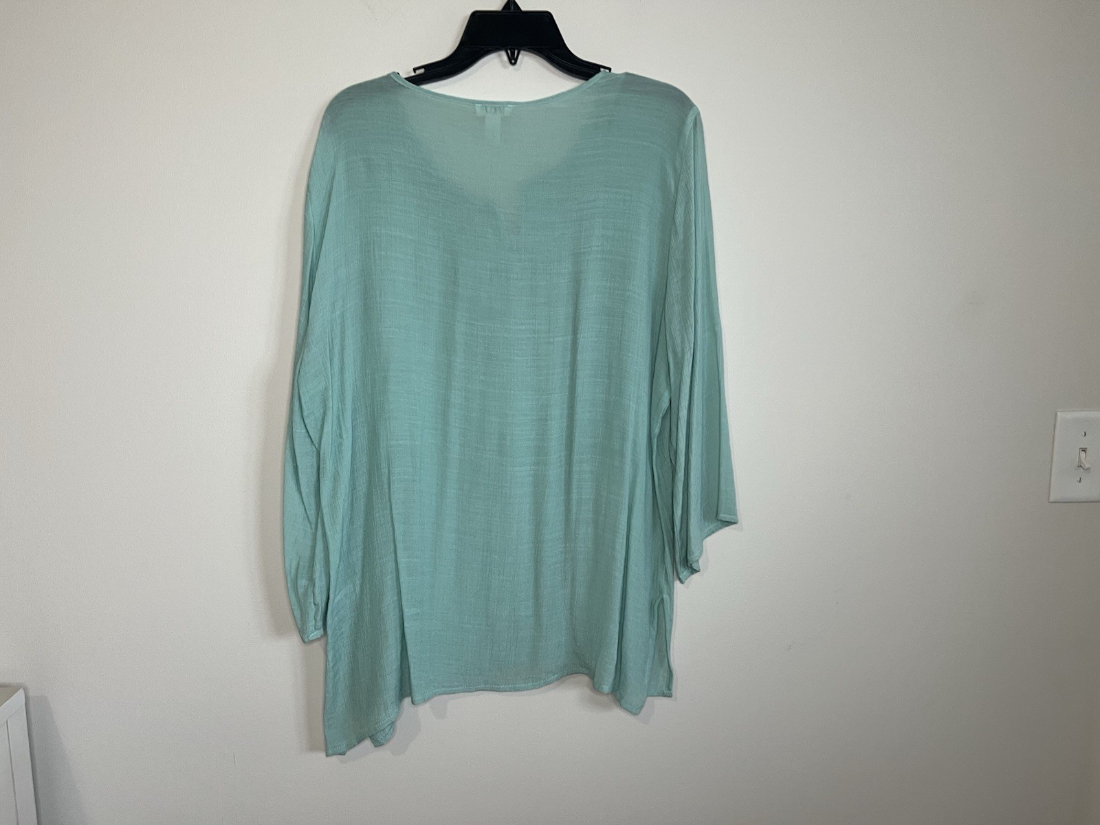 Spense Mint Green V-neck Tunic with Metallic Embroidery Size XL