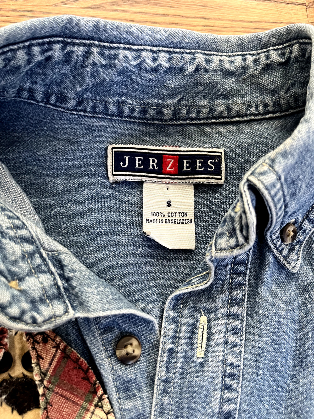 Vintage Patchwork Quilted DOG Jerzees Shirt Sz Small Chambray Denim Button Down