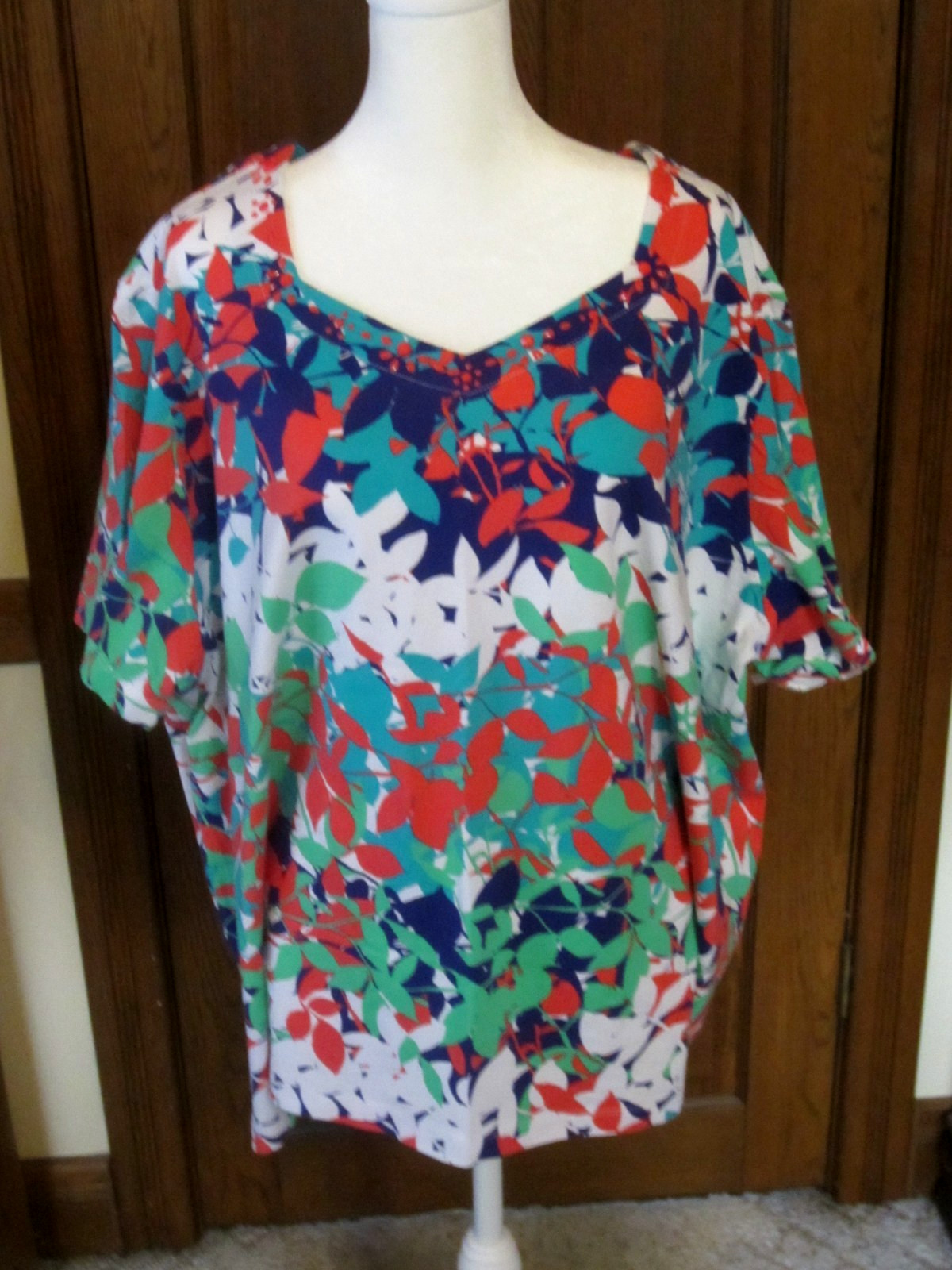 Alfred Dunner Green, Red & Blue Floral Print Beaded Neck Top – Size 3X
