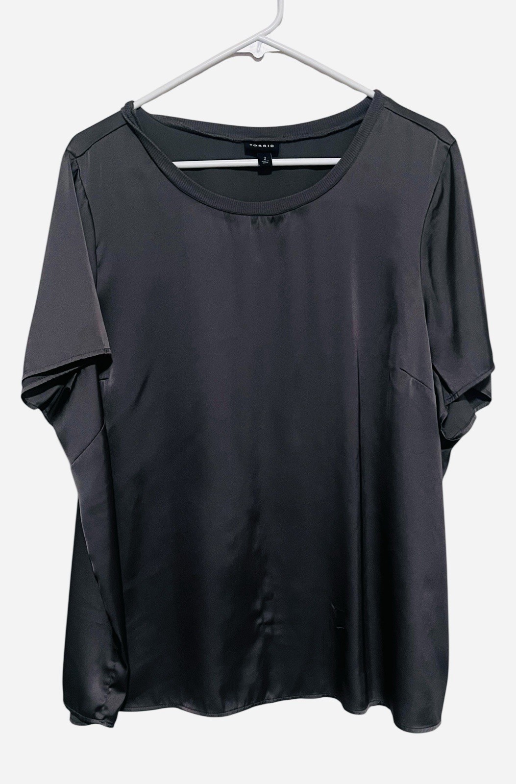 Torrid Abby Satin Top Women’s 2X 2 Gray Blouse Short Sleeve Silky Stretch Tee