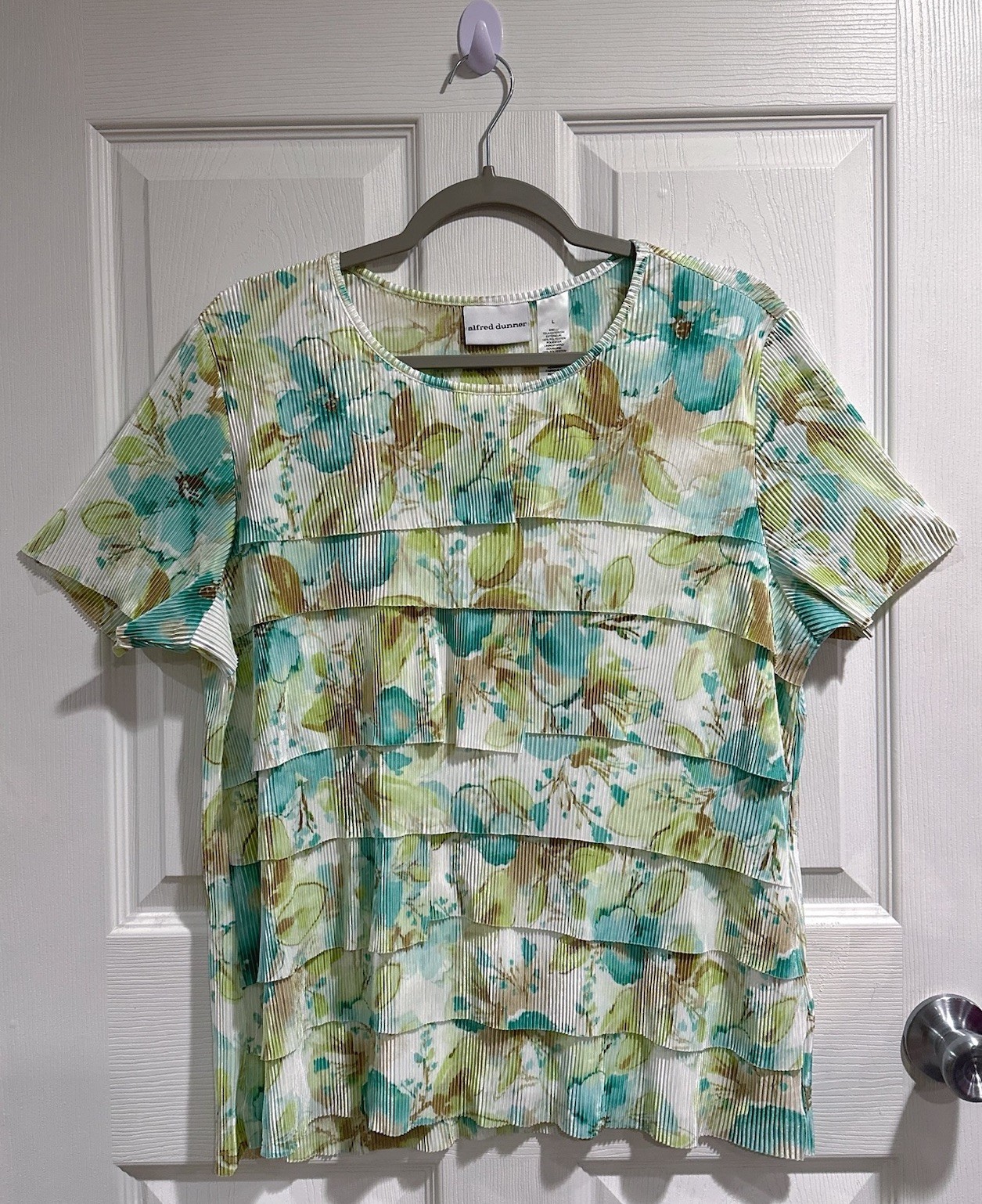 Alfred Dunner Top Size L Green Teal Floral Tiered Plisse Pleated Ruffle Blouse