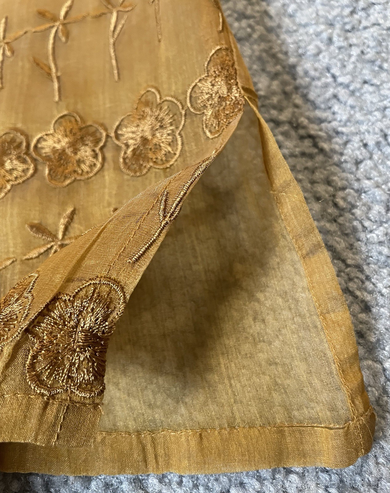 90s Embroidered Flowers Silk Blend Top Women’s Sz 6 Sheer Gold Button Up Party