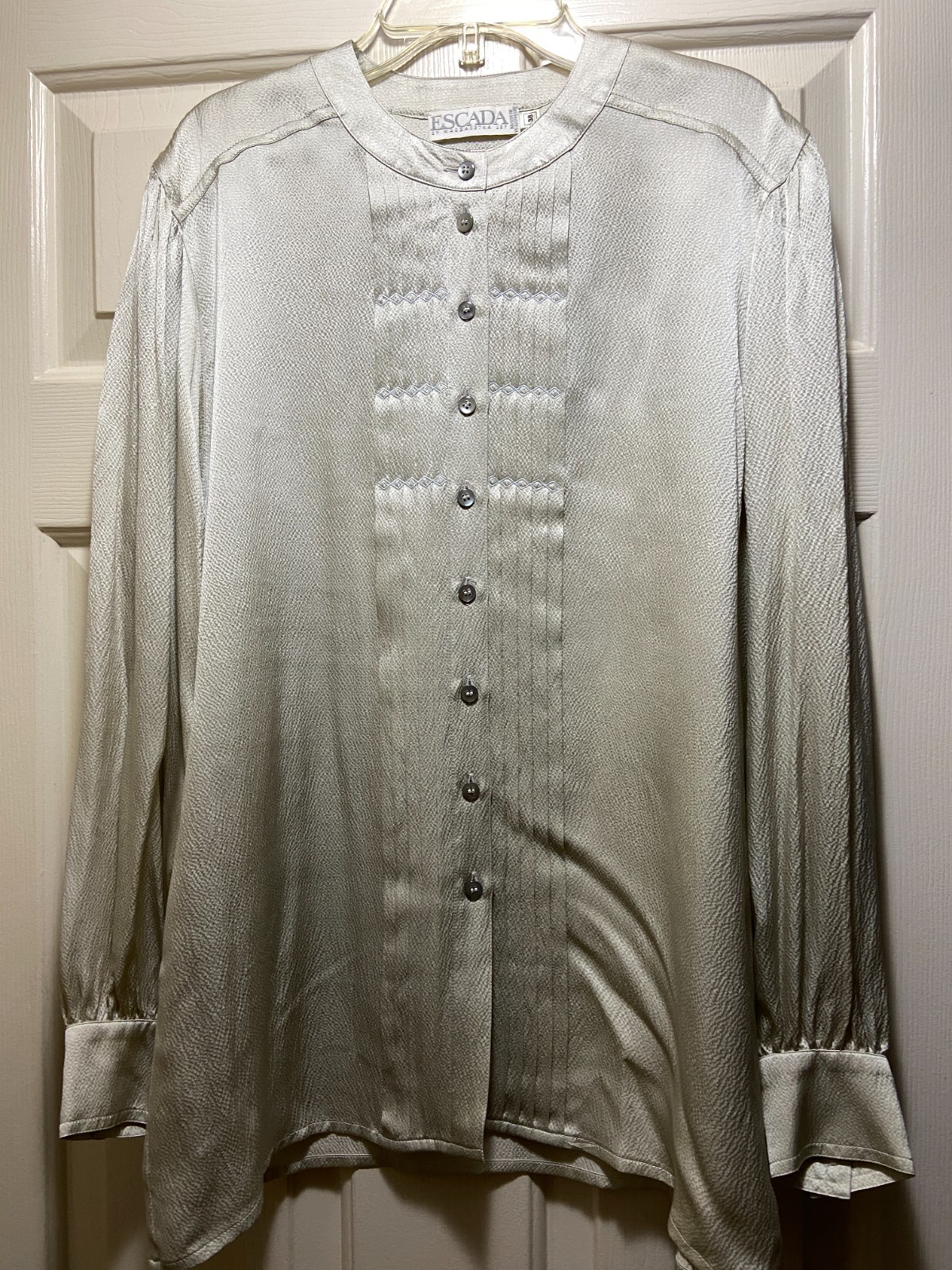 ESCADA VINTAGE LONG BLOUSE TEXTURED SILK IN LIGHT SAGE PLEATED FRONT 38 10-12