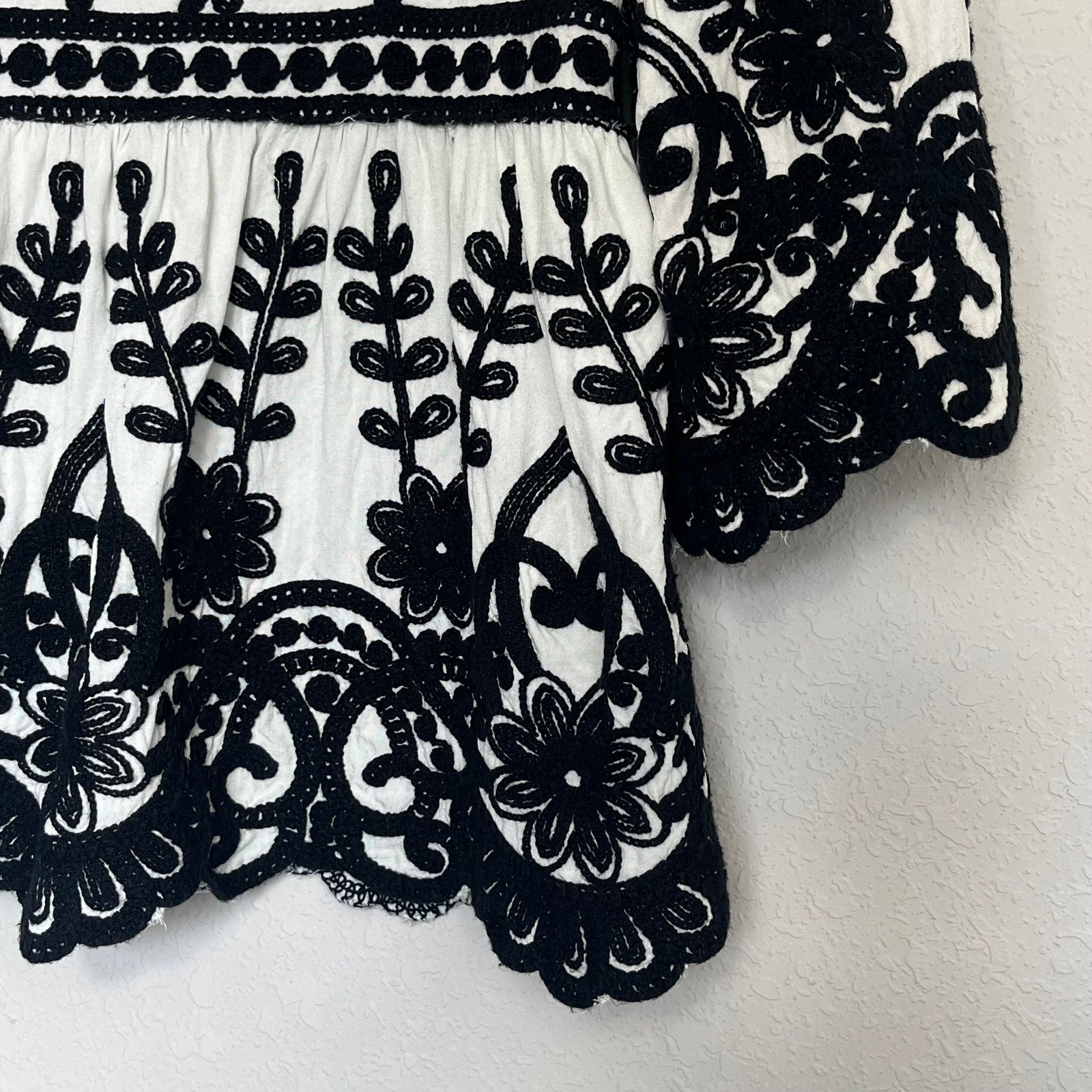 Black and White Embroidered Peasant Scalloped Top Boho Prairie Cottage Festival