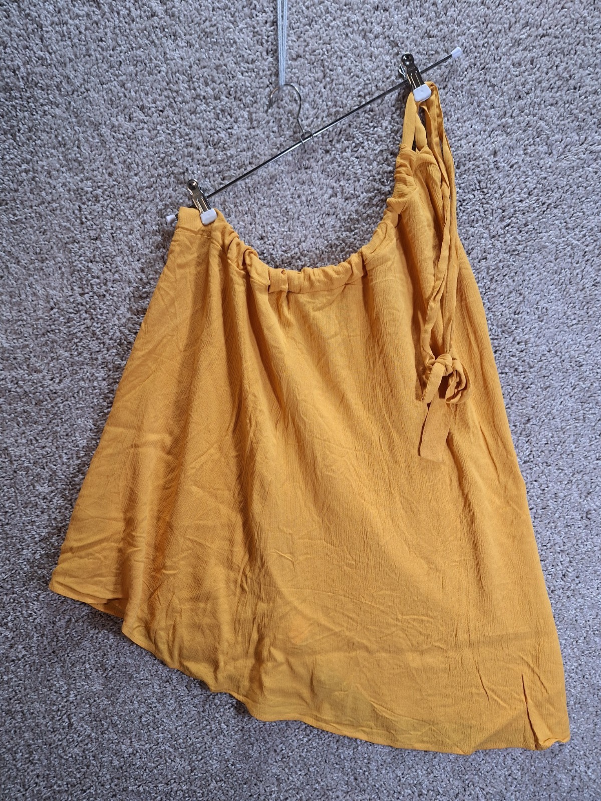 Cupshe One Shoulder Top Womens Medium Mustard Stretch Crinkle Asymmetrical Hem