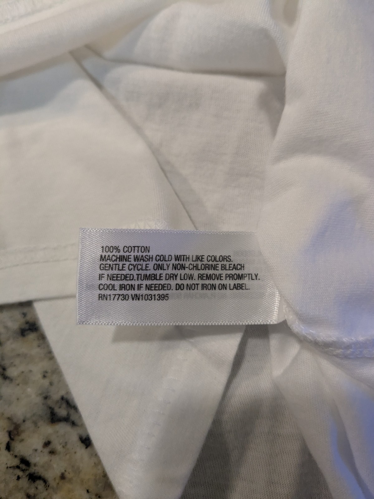 womens universal thread white v-neck tee shirt size small