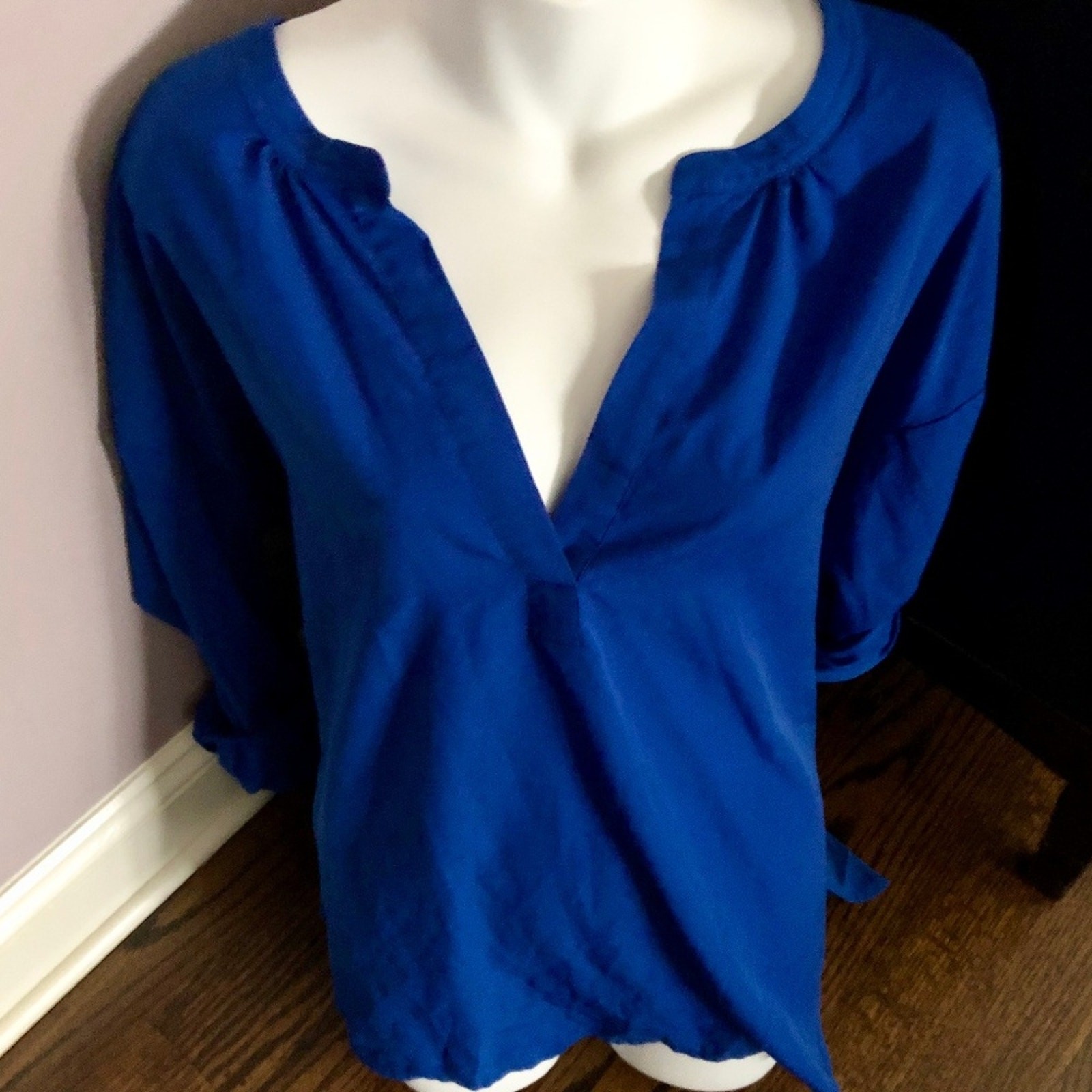 Two by Vince Camuto Blue Split Neck Blouse, M EUC
