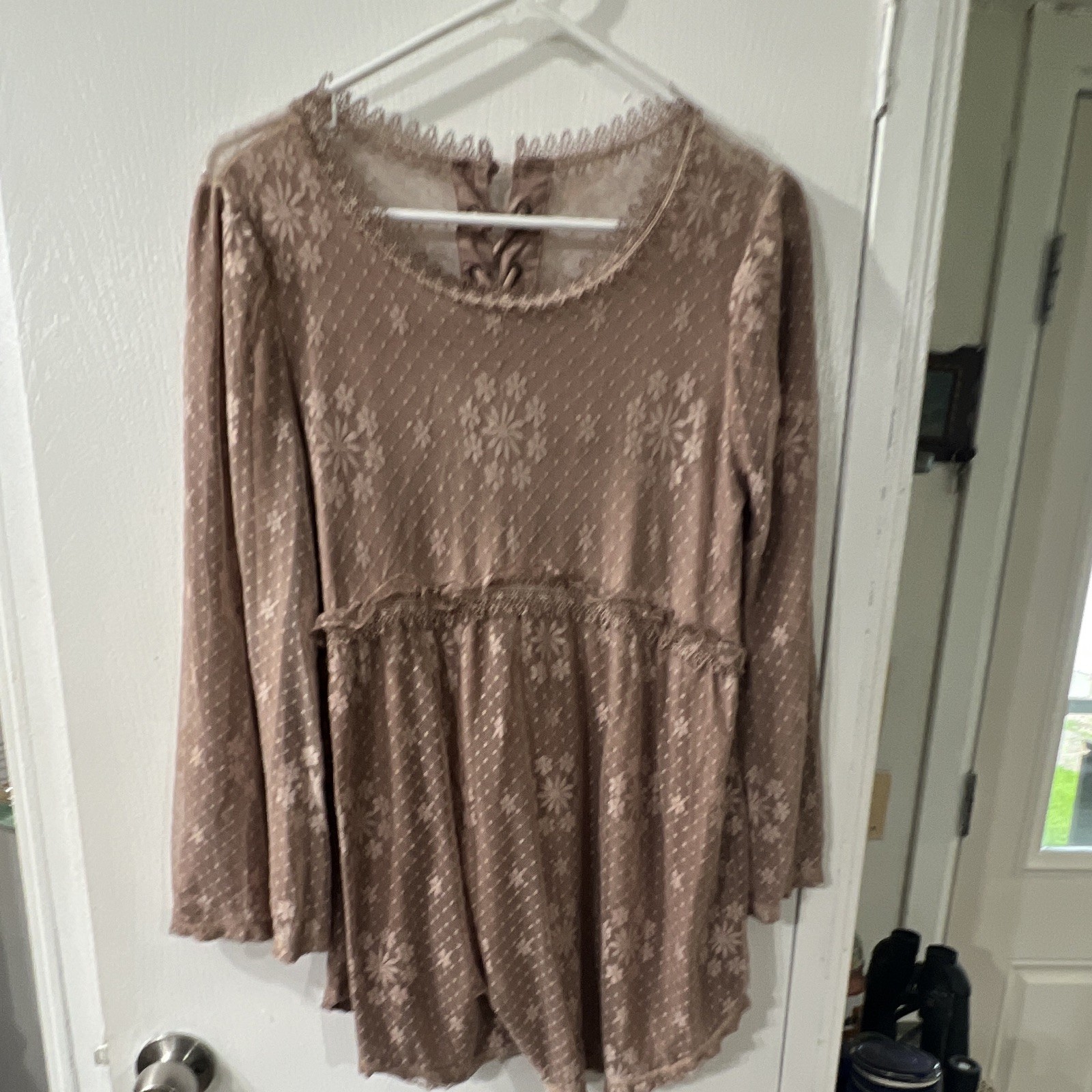 Beige Floral Lace Peasant Blouse M Long Sleeve Round Neck Tie Back RCT223C