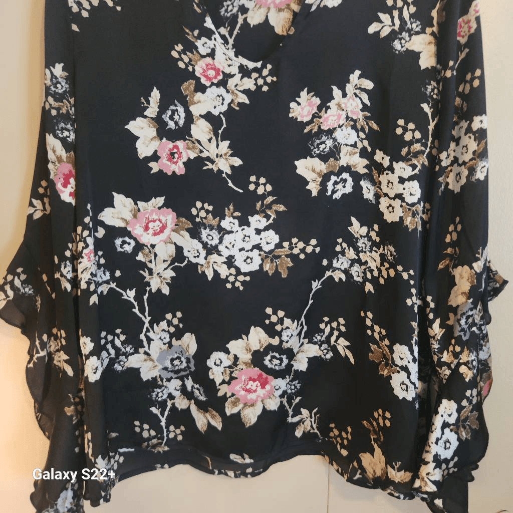 F2 Maurices black blouse w pink & floral print and flouncy sleeves Size Medium